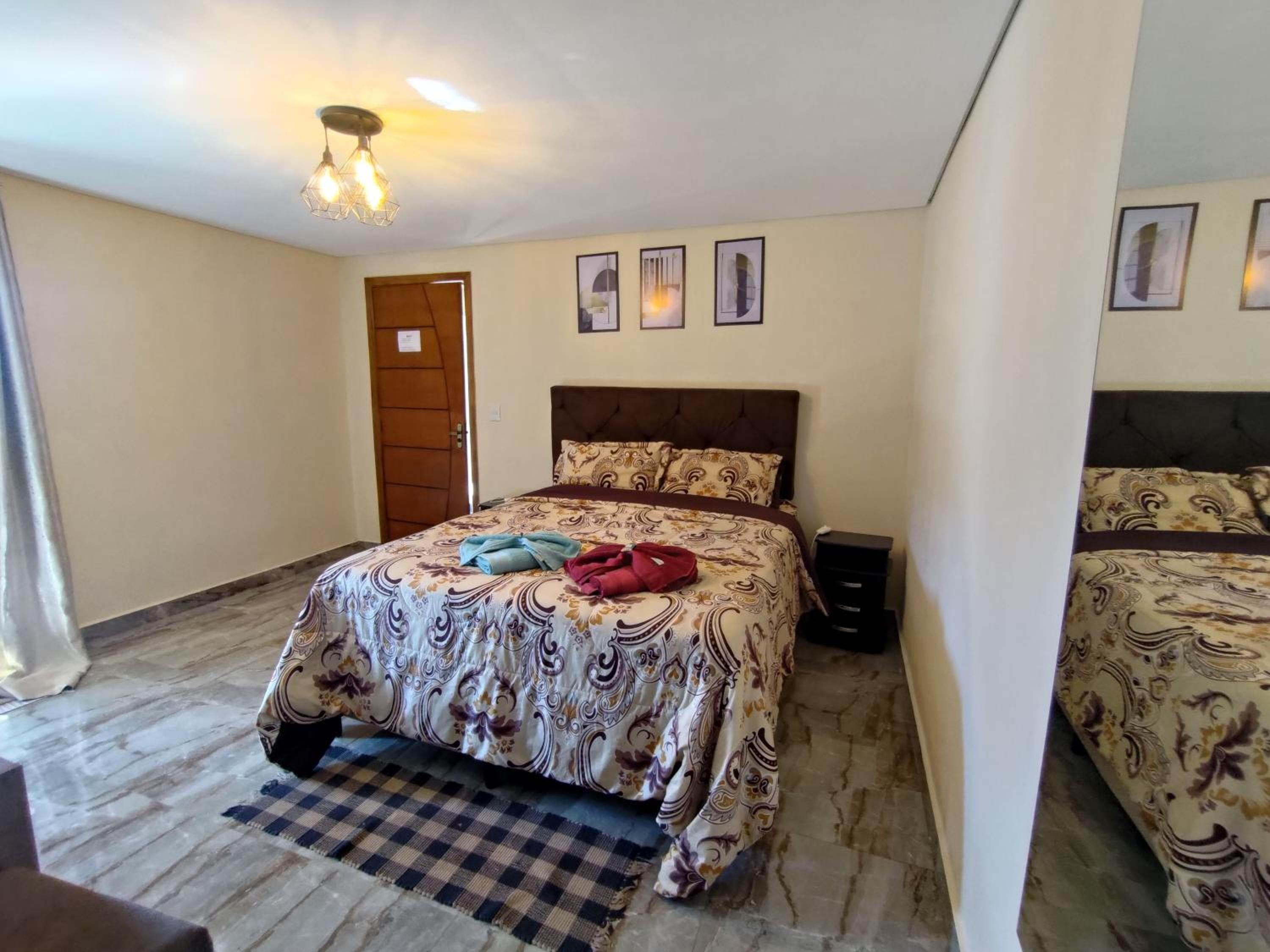 Suite with Balcony - Photo 6