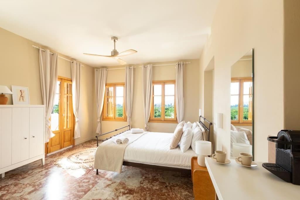 Five-Bedroom House photo 1