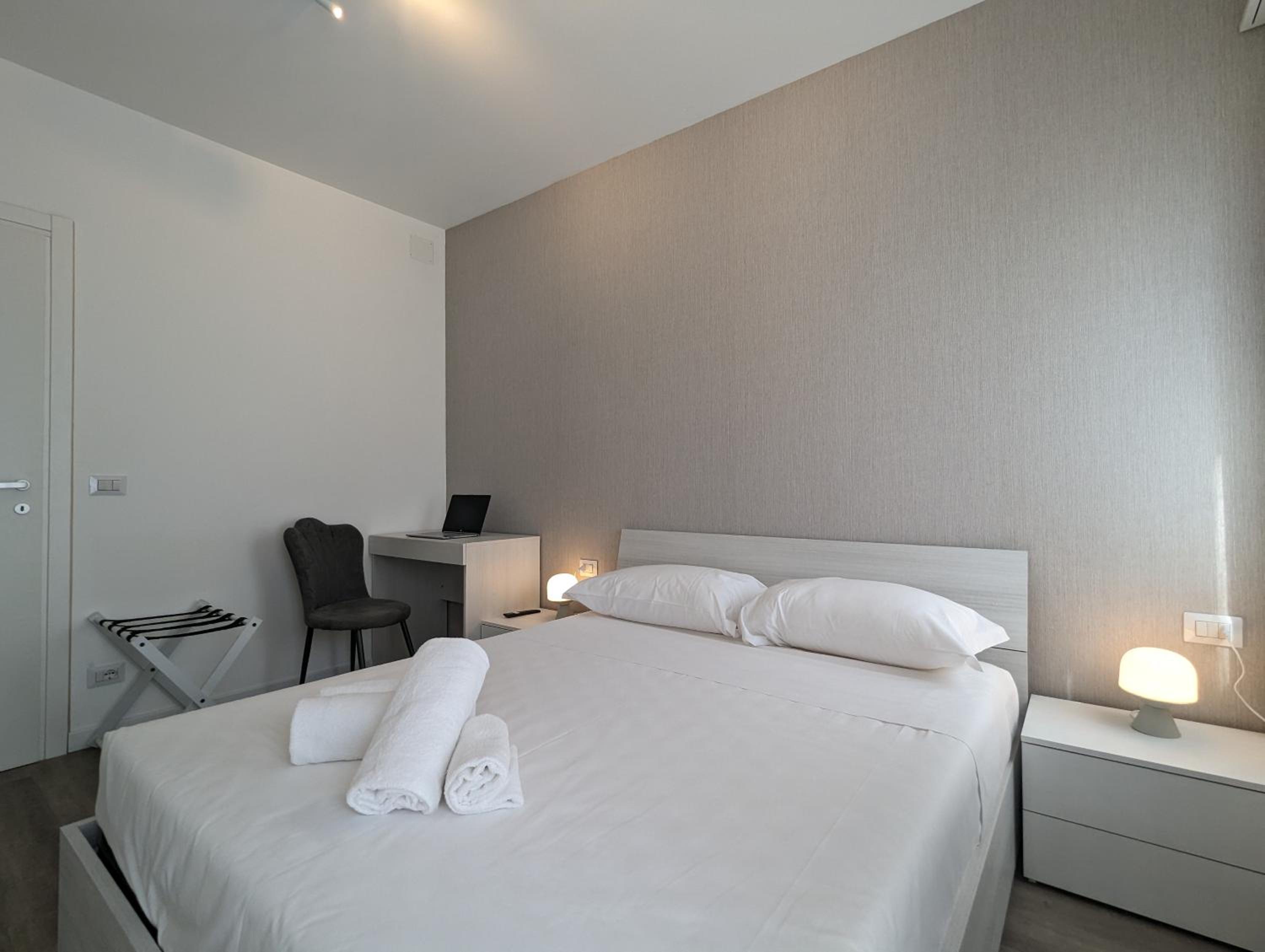 Large Double Room photo 1