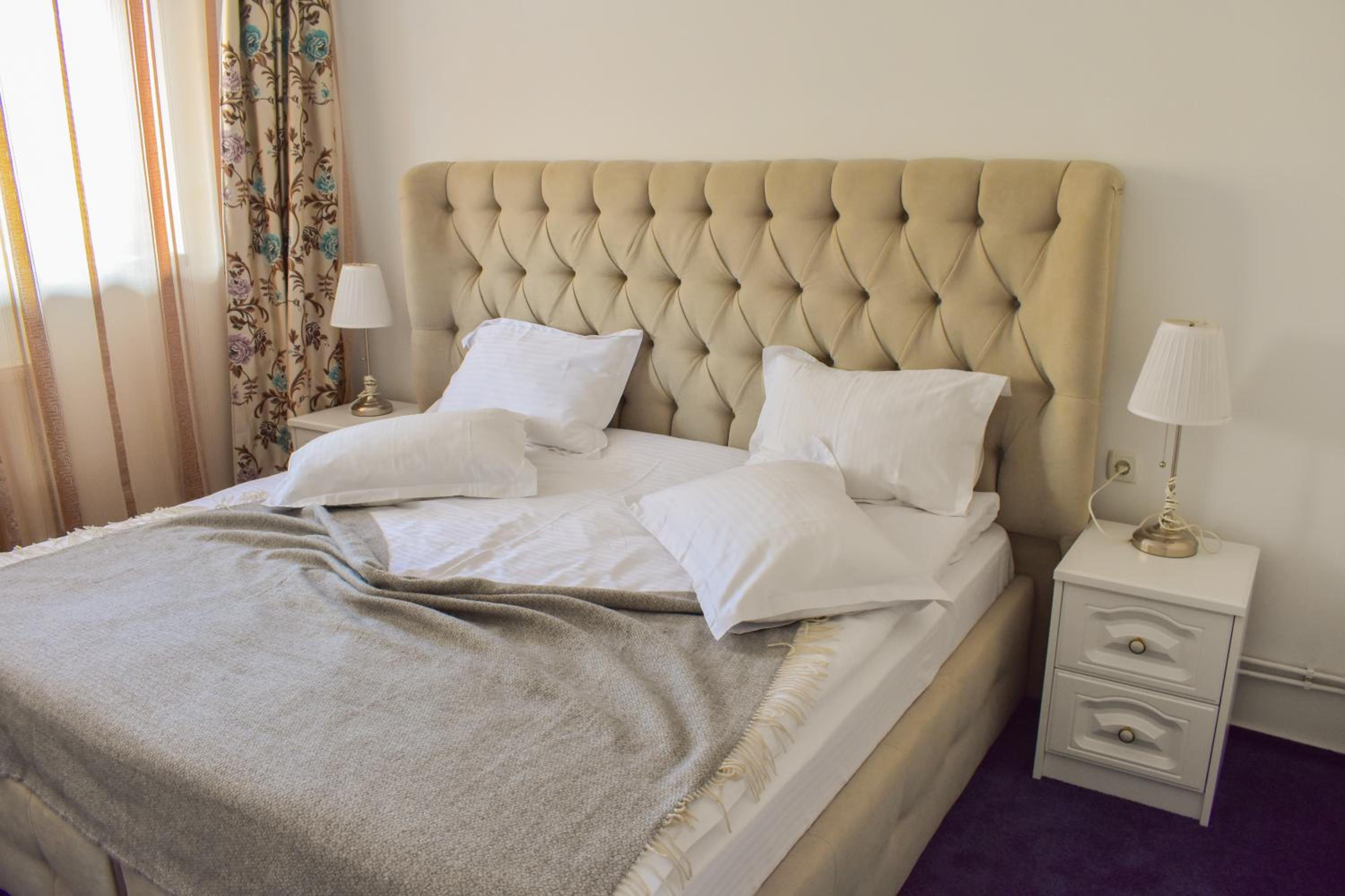 Deluxe Double or Twin Room - Photo 6