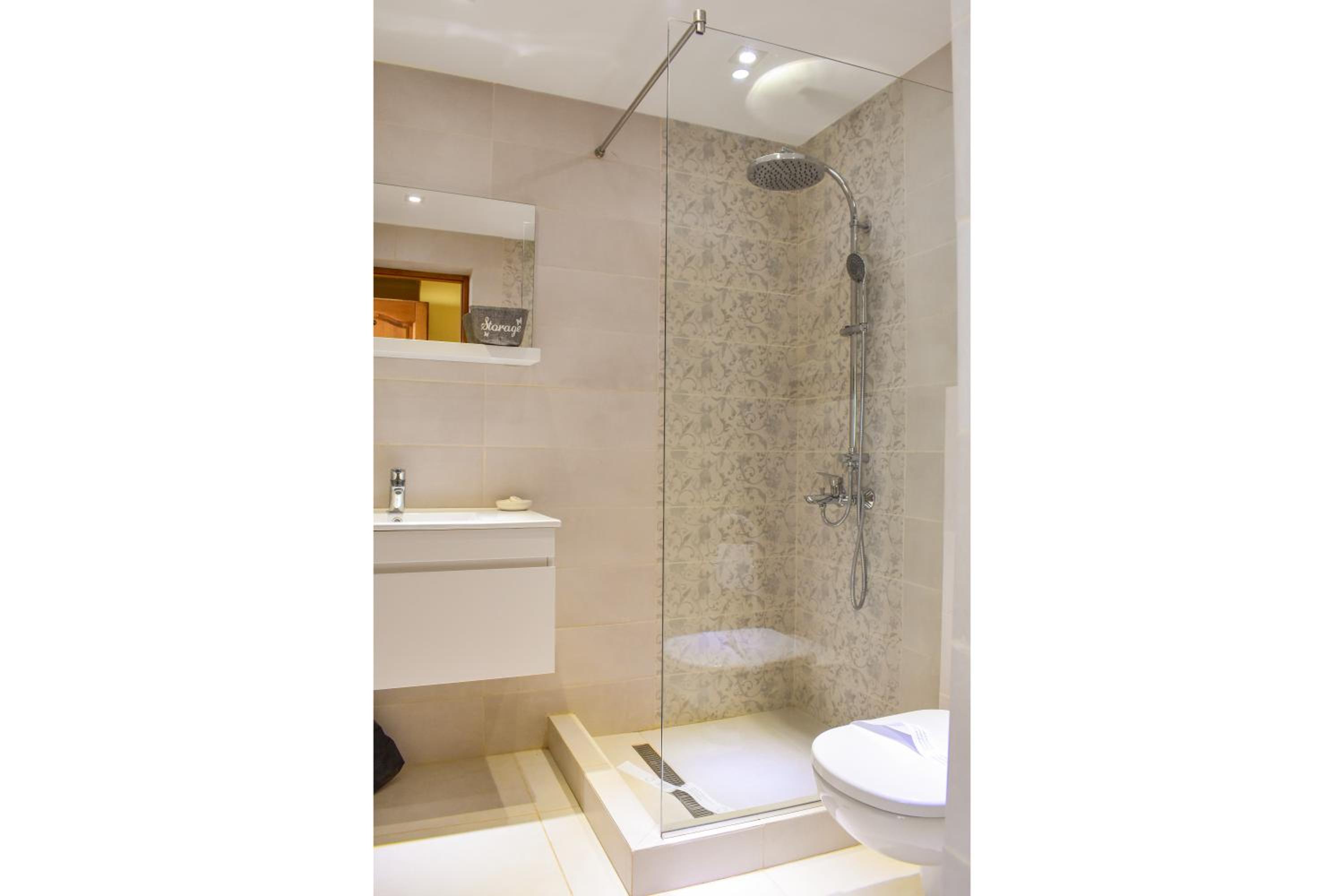 Deluxe Double or Twin Room - Photo 4