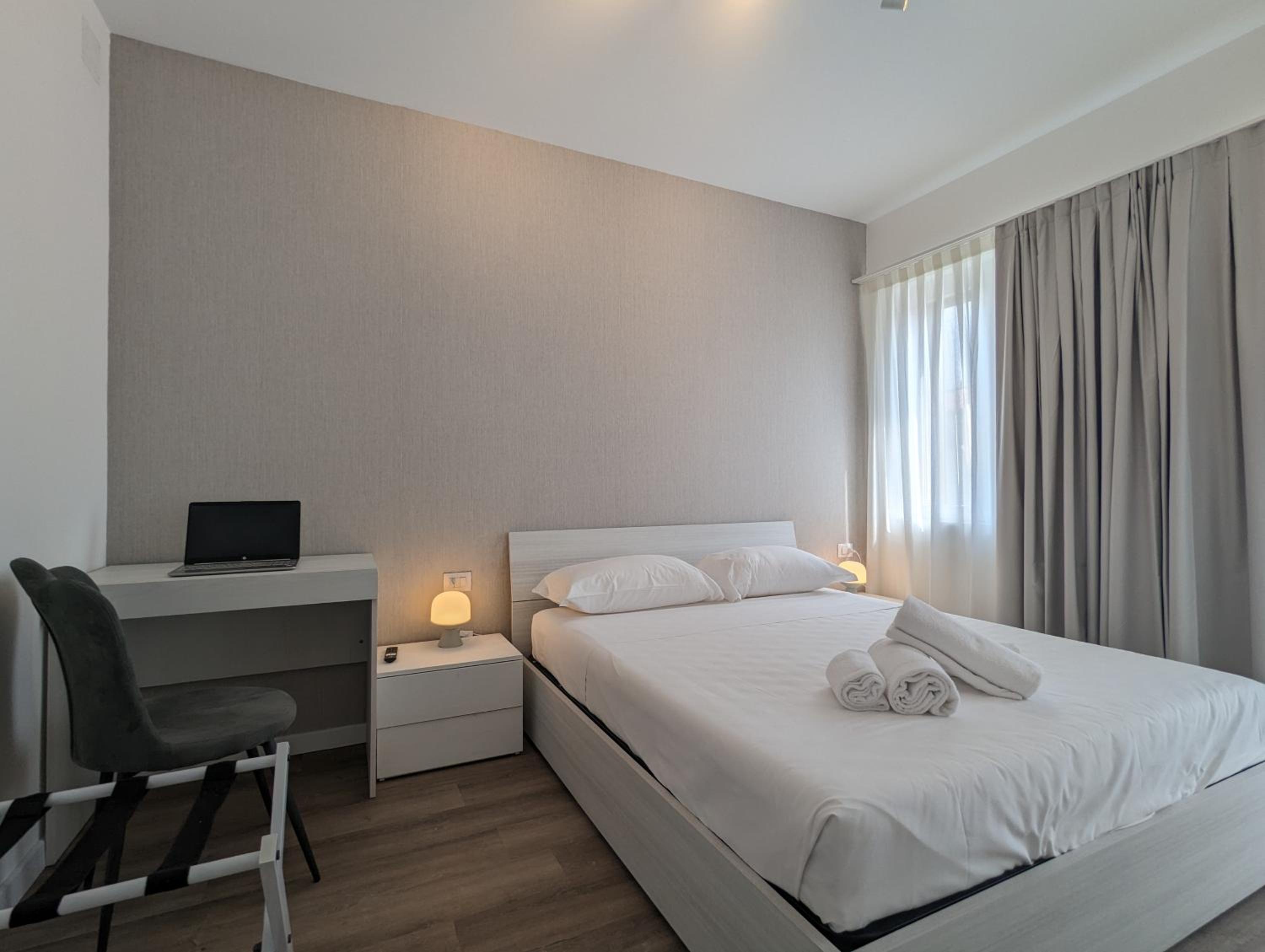 Large Double Room photo 3