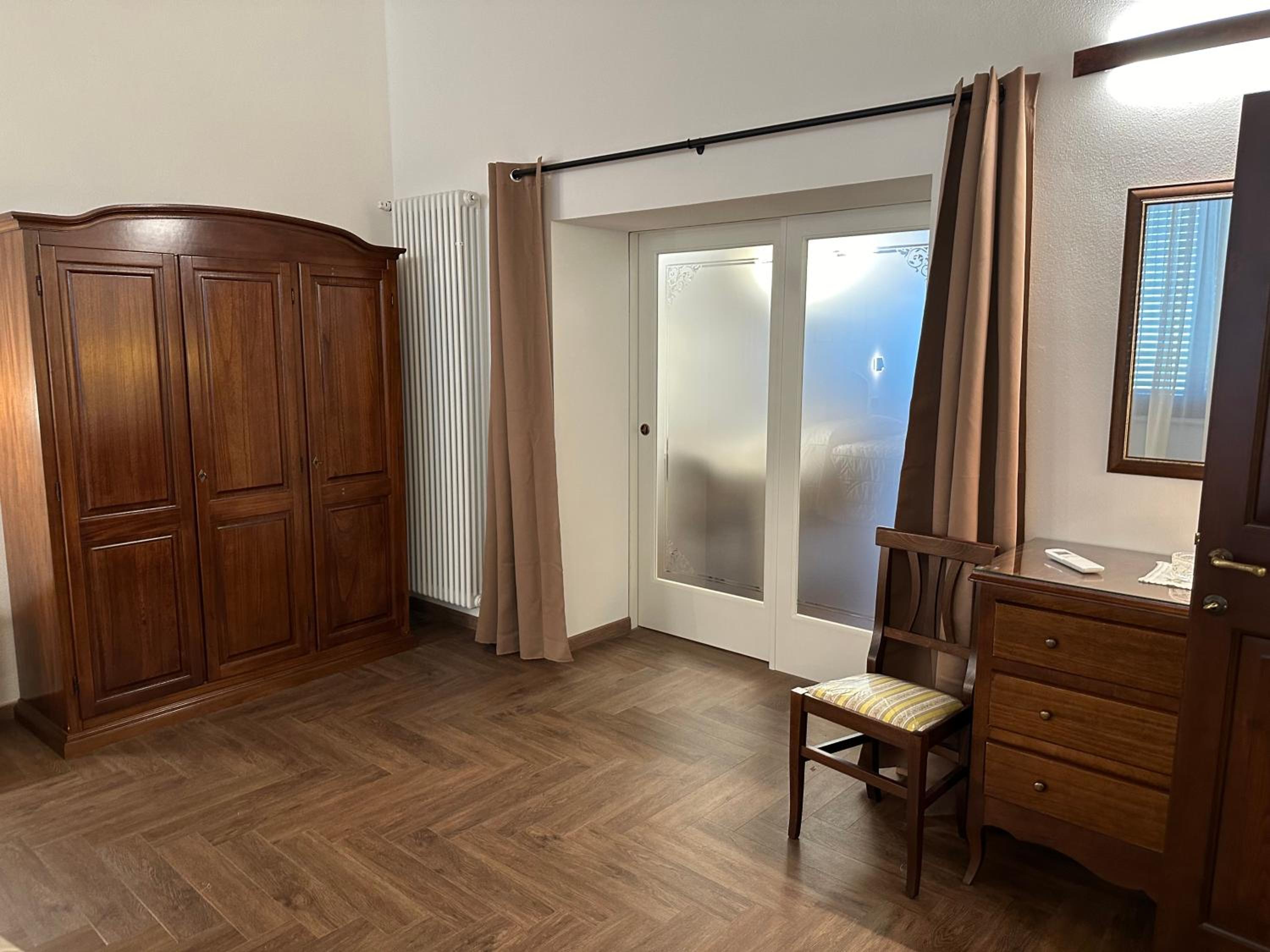 One-Bedroom Apartment photo 3