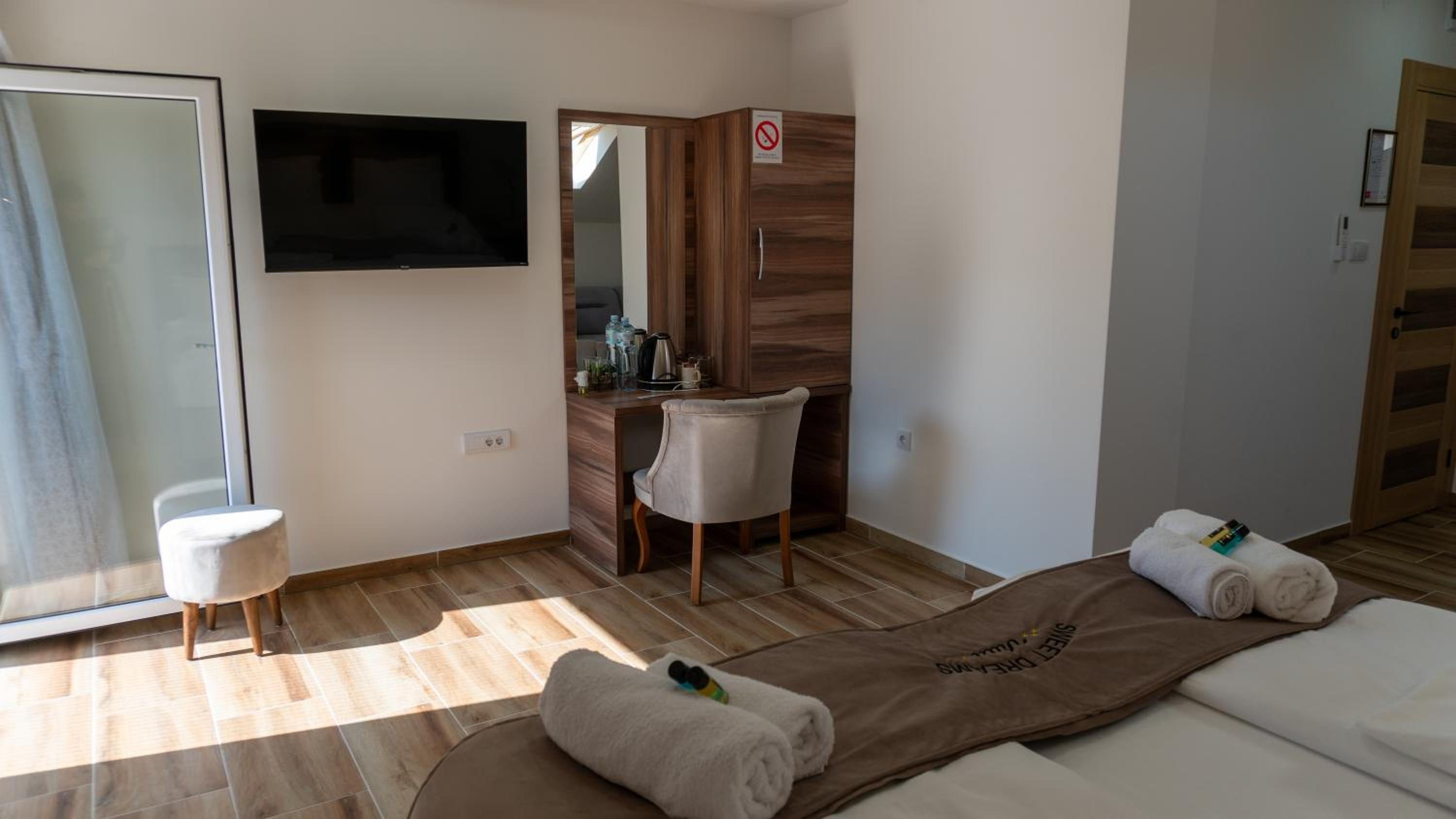One-Bedroom Deluxe Apartment photo 2