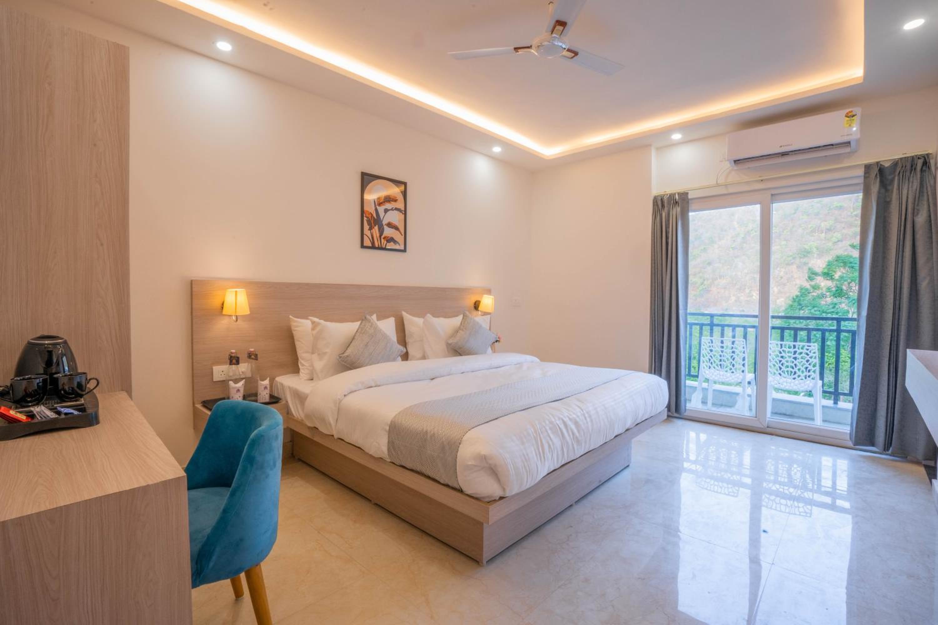 Deluxe Double Room With Balcony photo 3