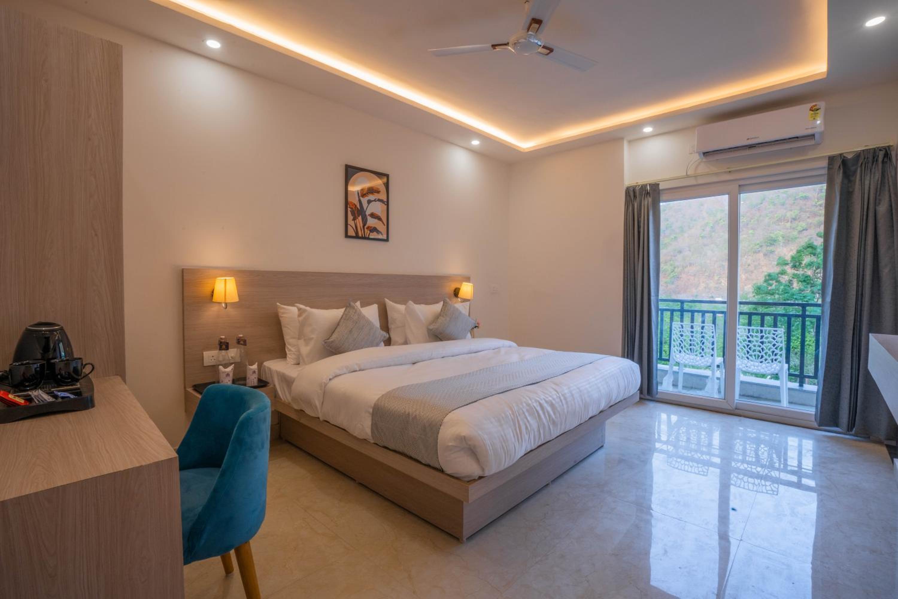 Deluxe Double Room With Balcony photo 1