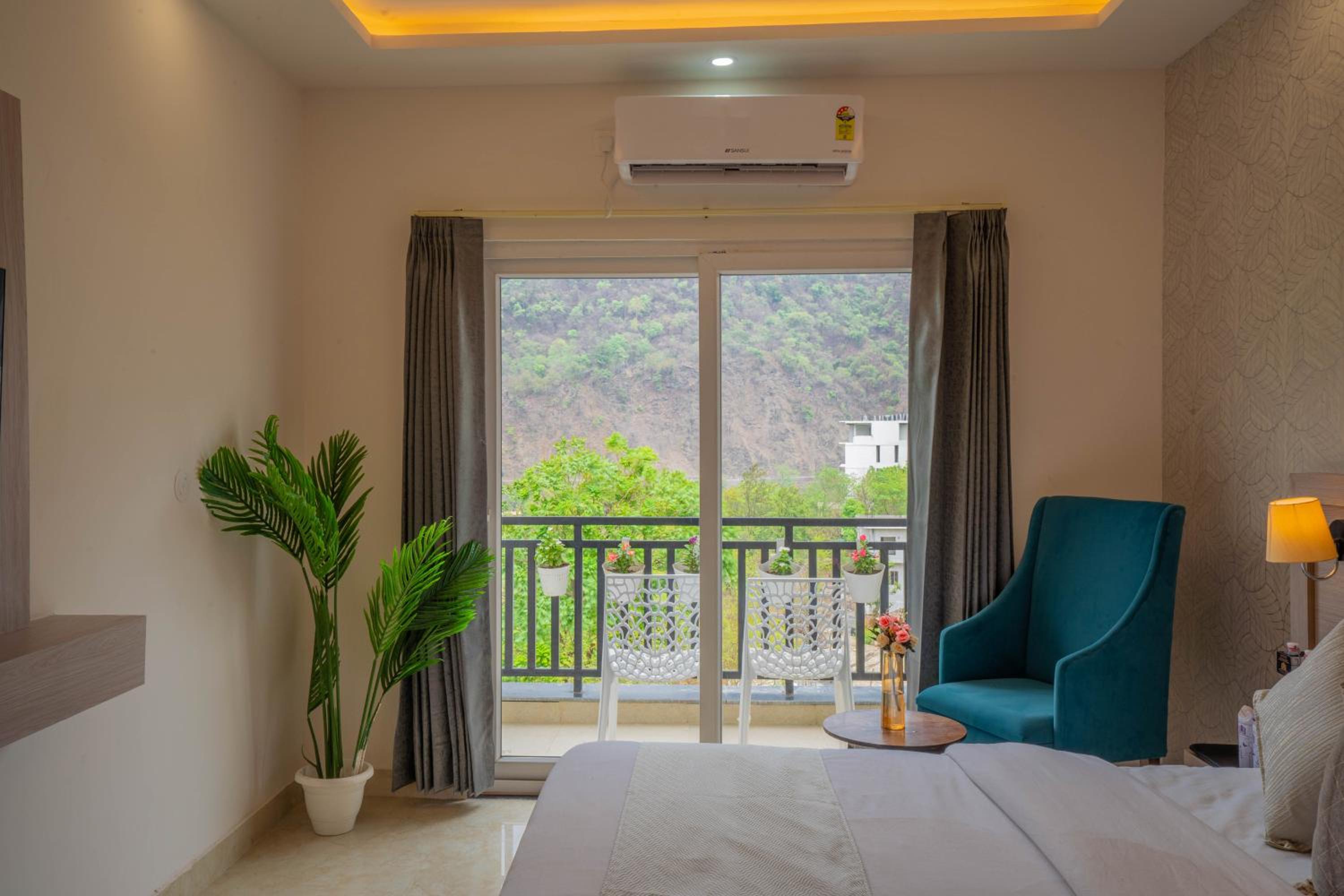 Junior Suite With Balcony photo 1