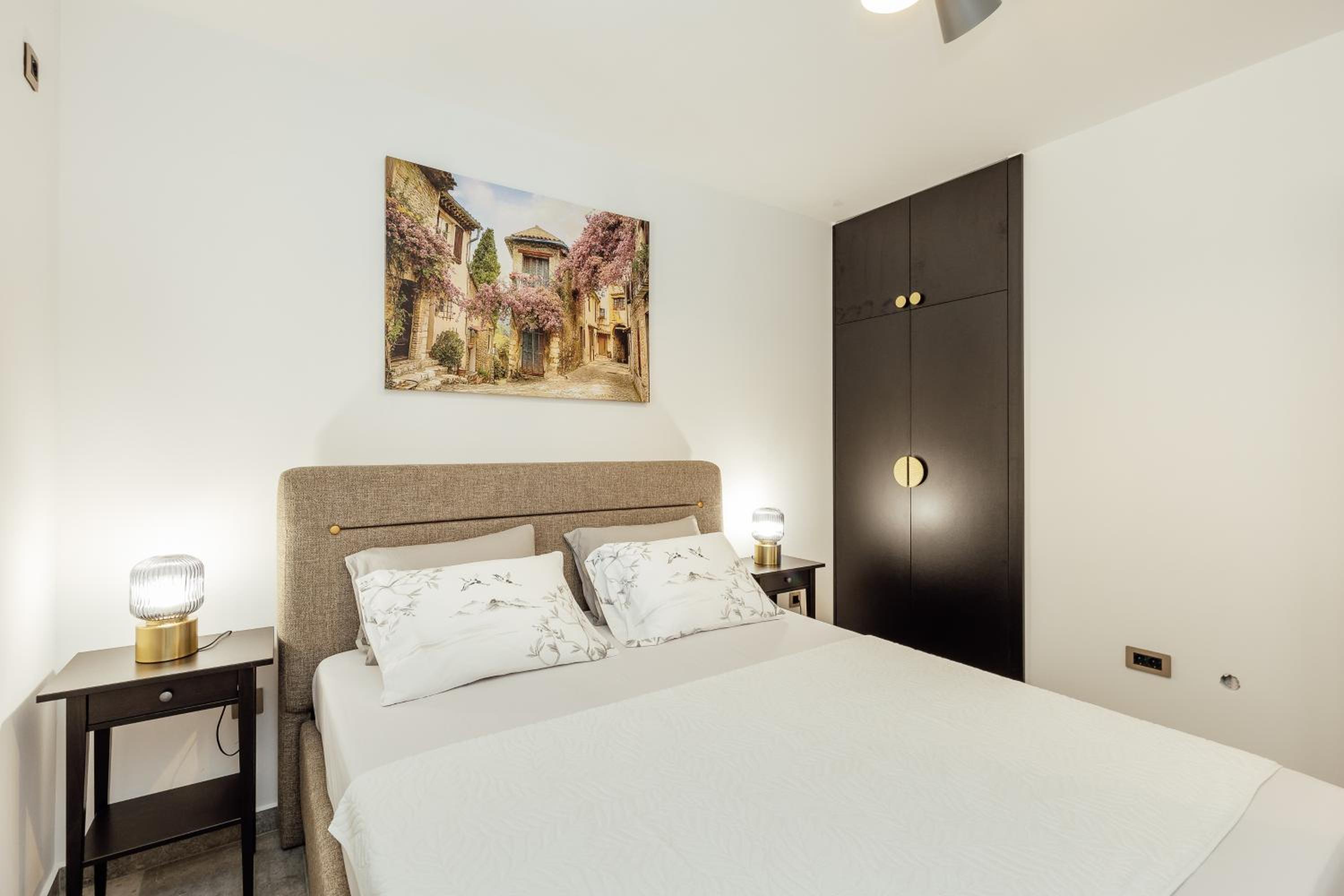 One-Bedroom Apartment with Garden