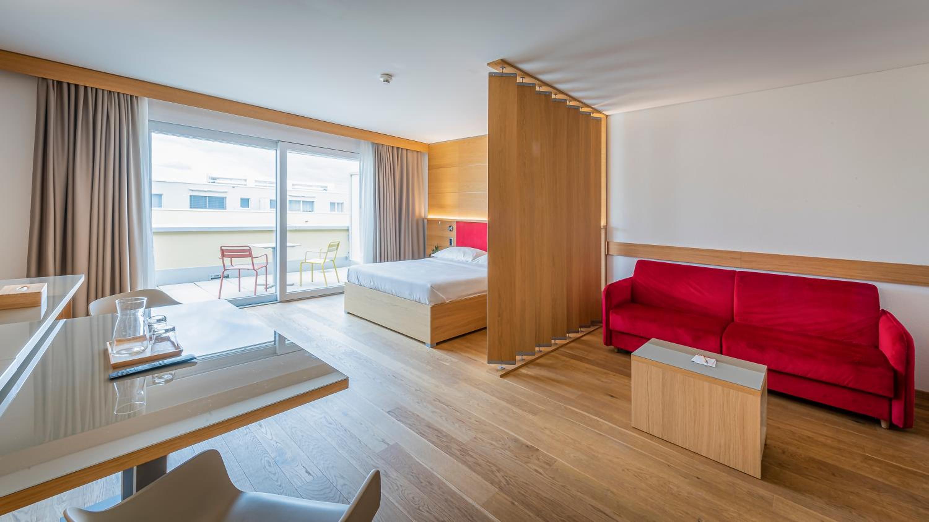 Top Floor Business Suite with Kitchenette and Terrace - Photo 18