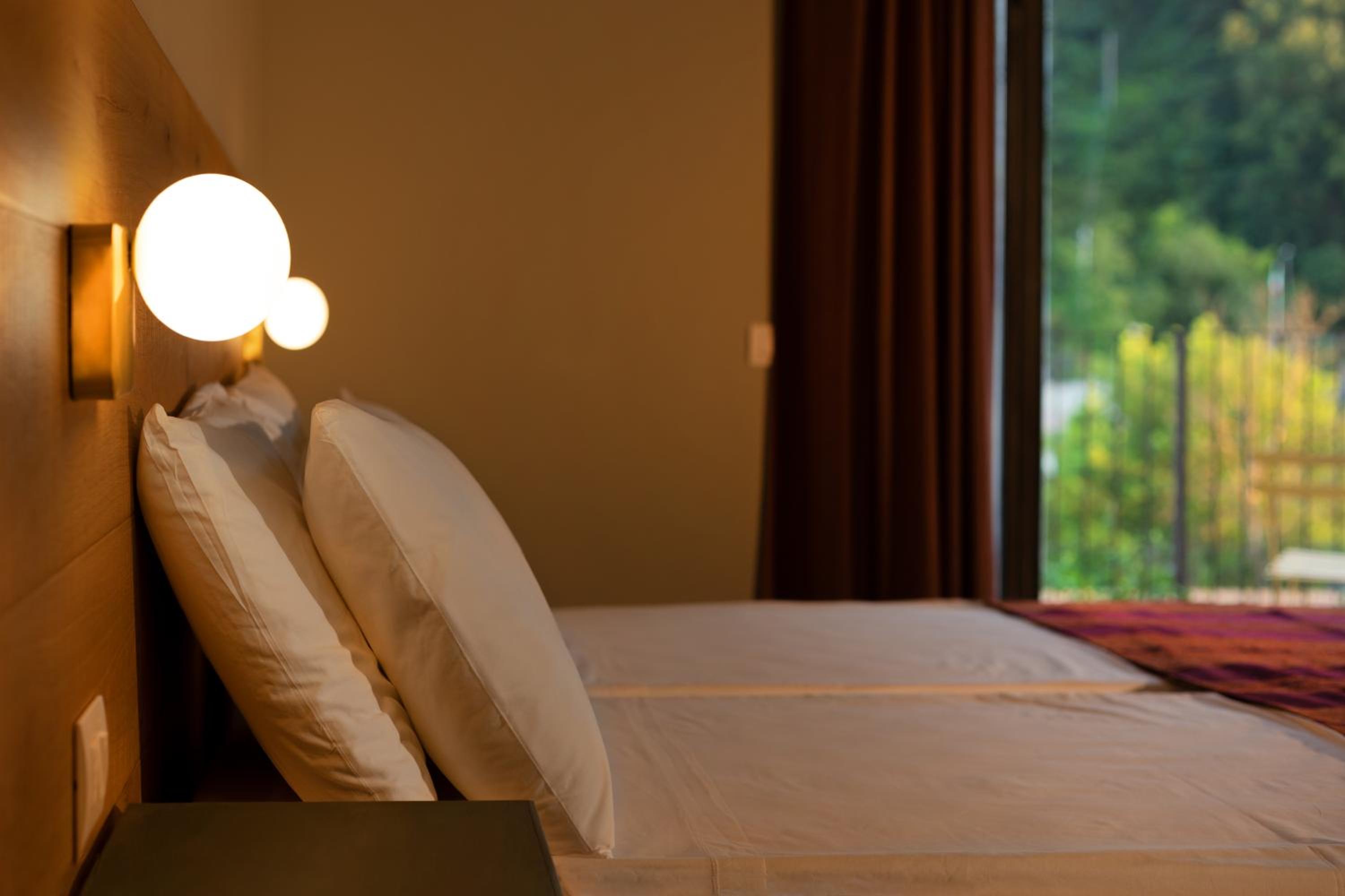 Superior Double or Twin Room with Pool View photo 3