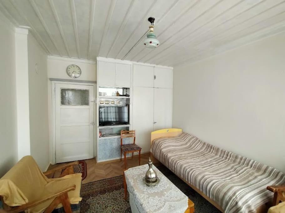 One-Bedroom House photo 1