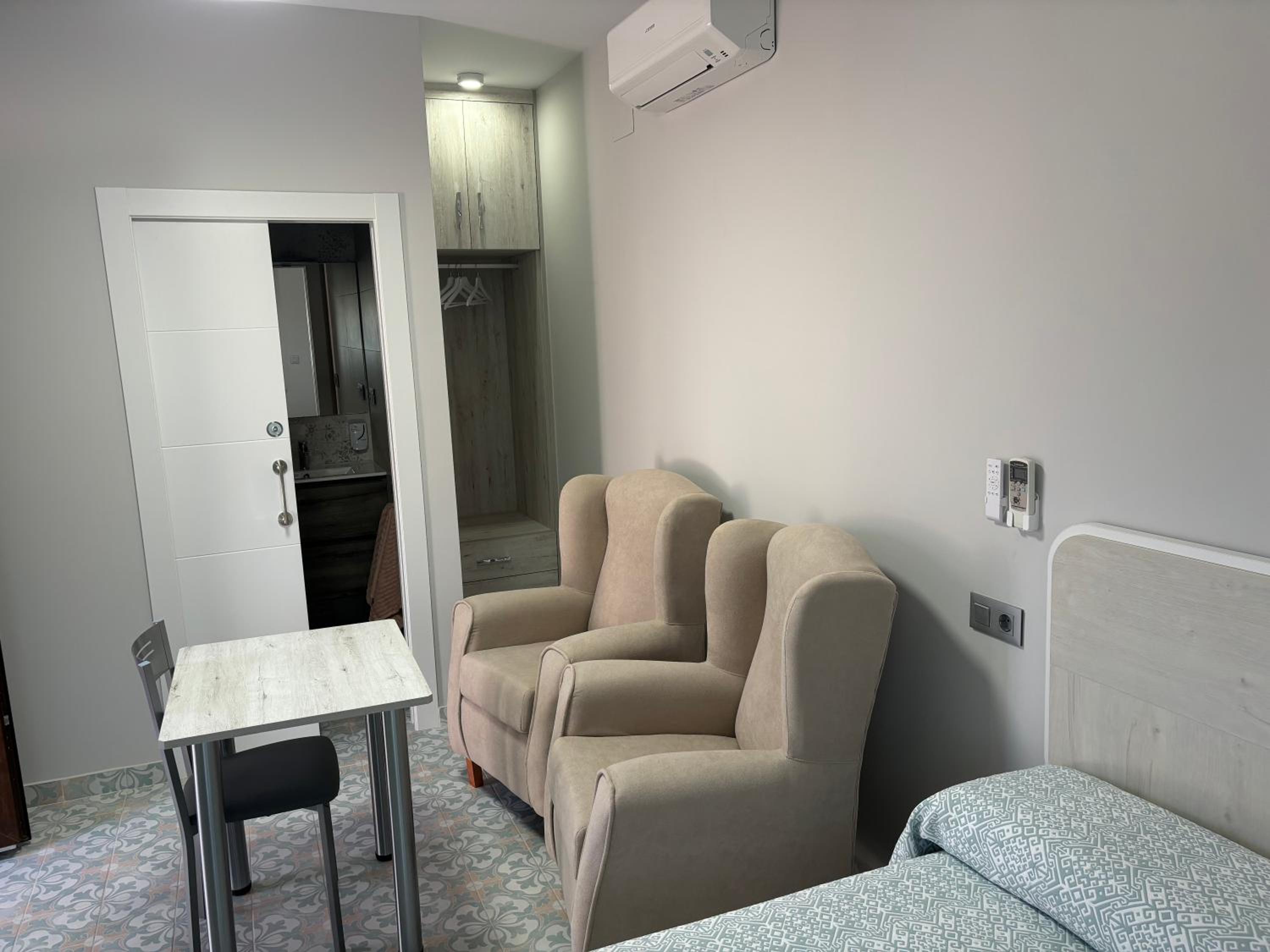 Double Room - Photo 2