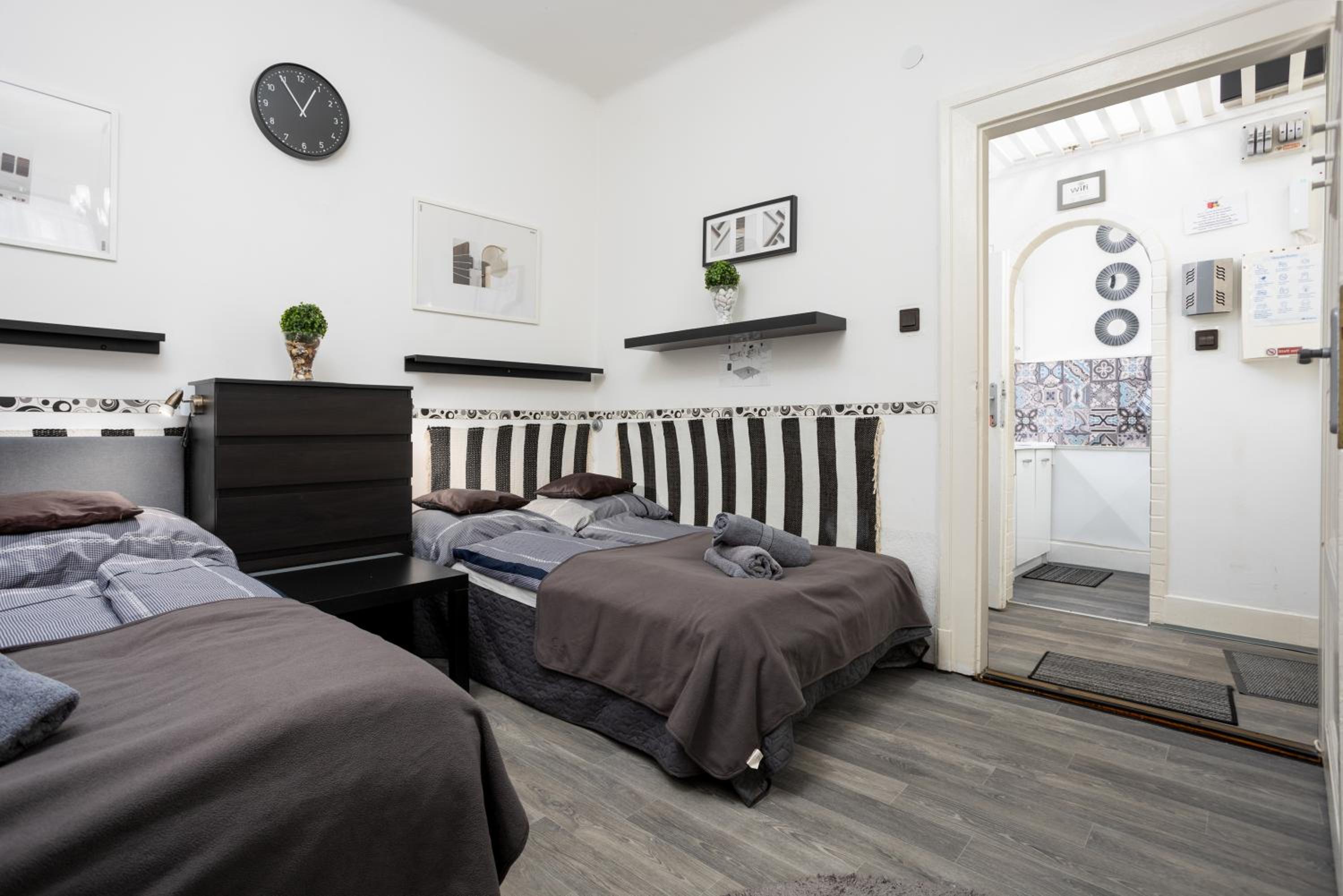 One-Bedroom Apartment - Photo 81