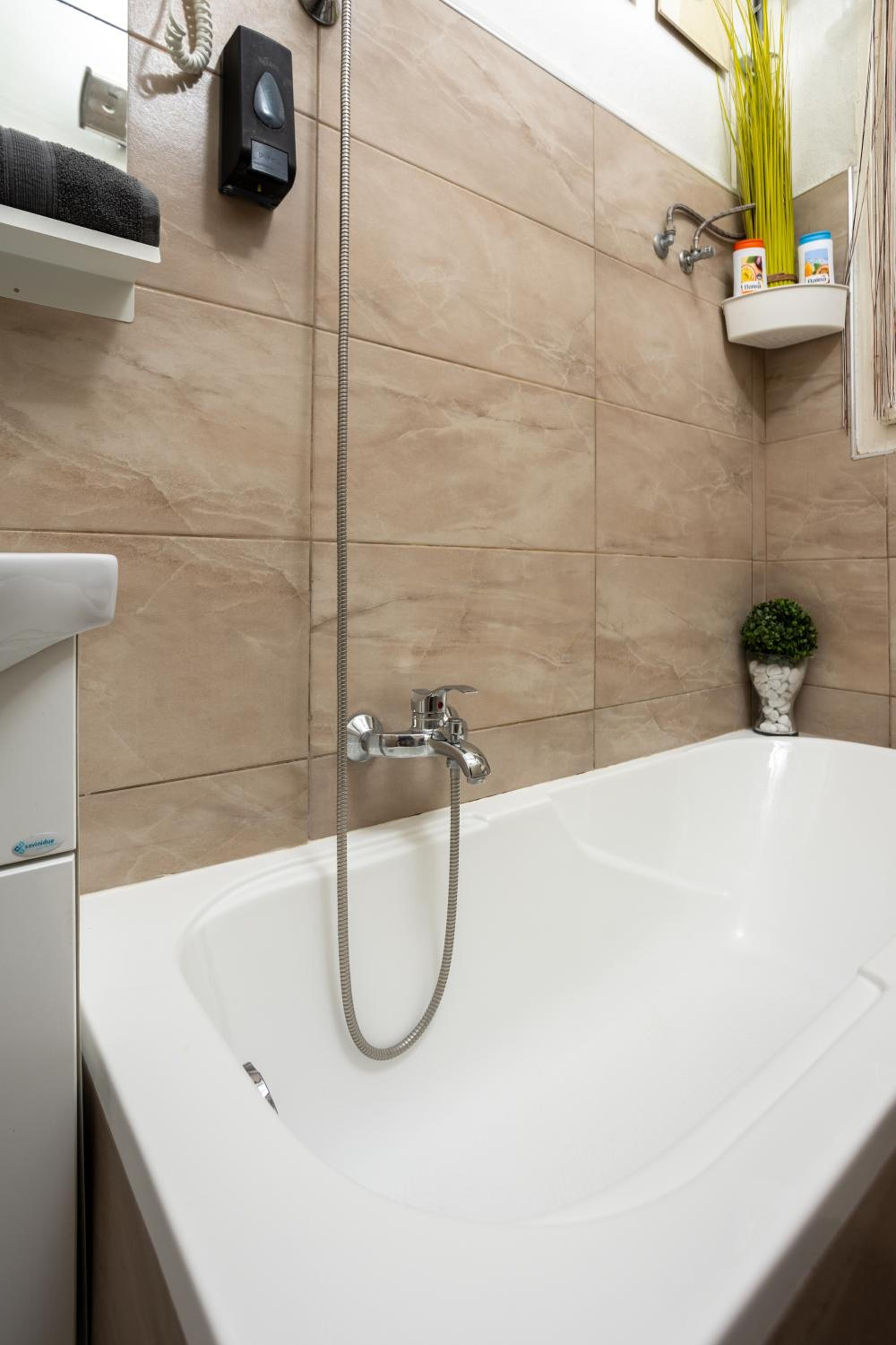 One-Bedroom Apartment - Photo 83