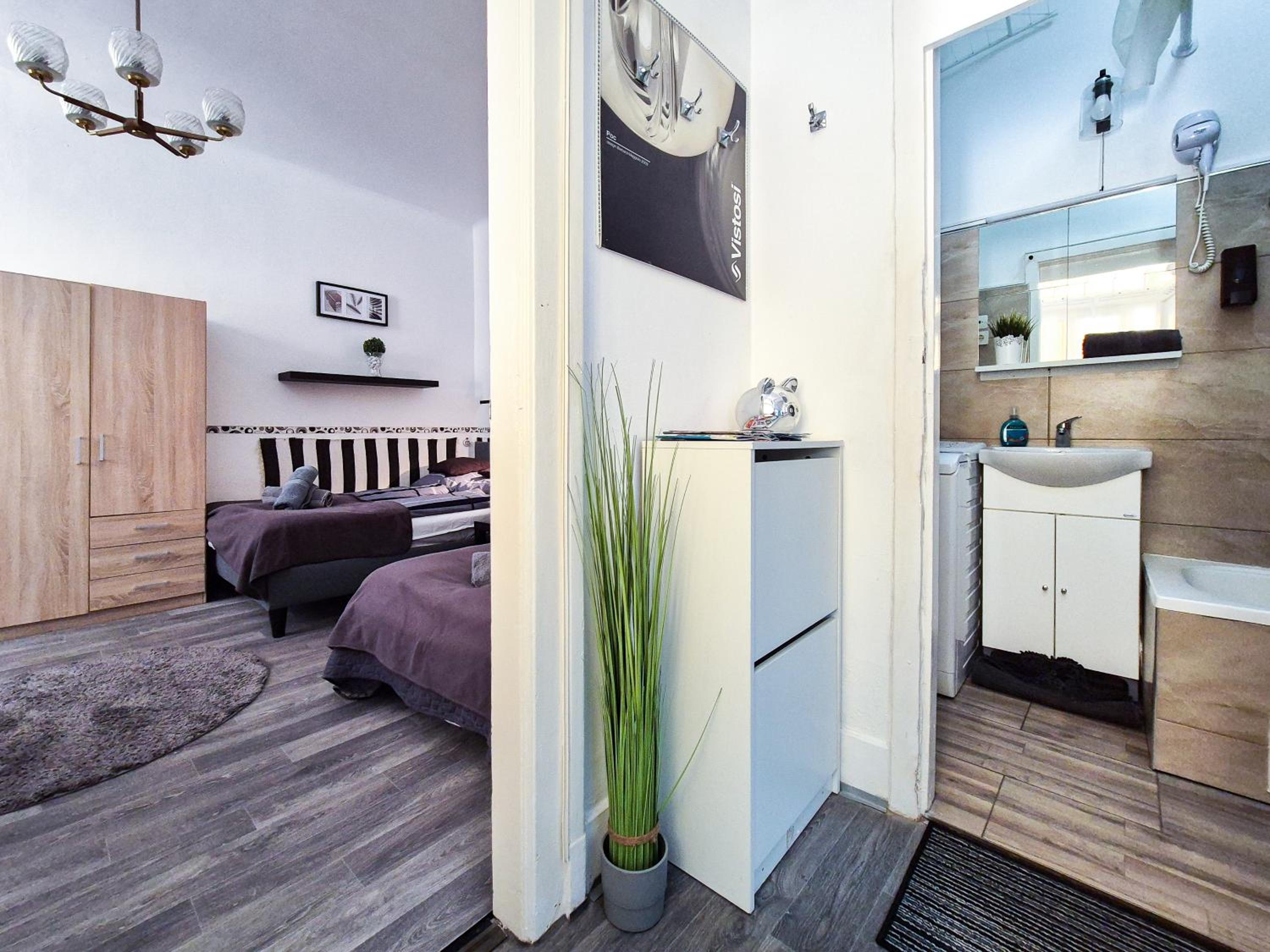 One-Bedroom Apartment - Photo 1