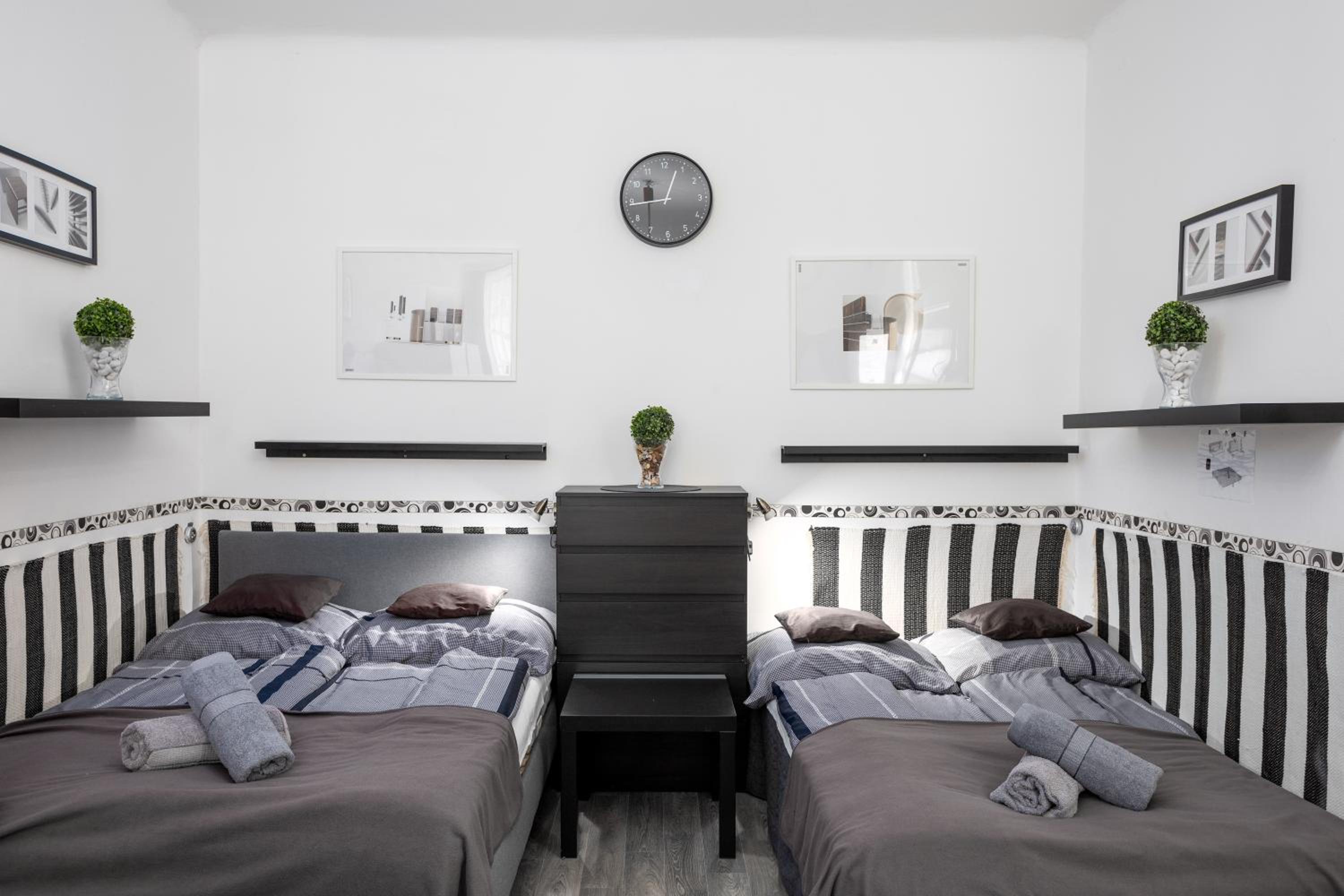 One-Bedroom Apartment - Photo 84
