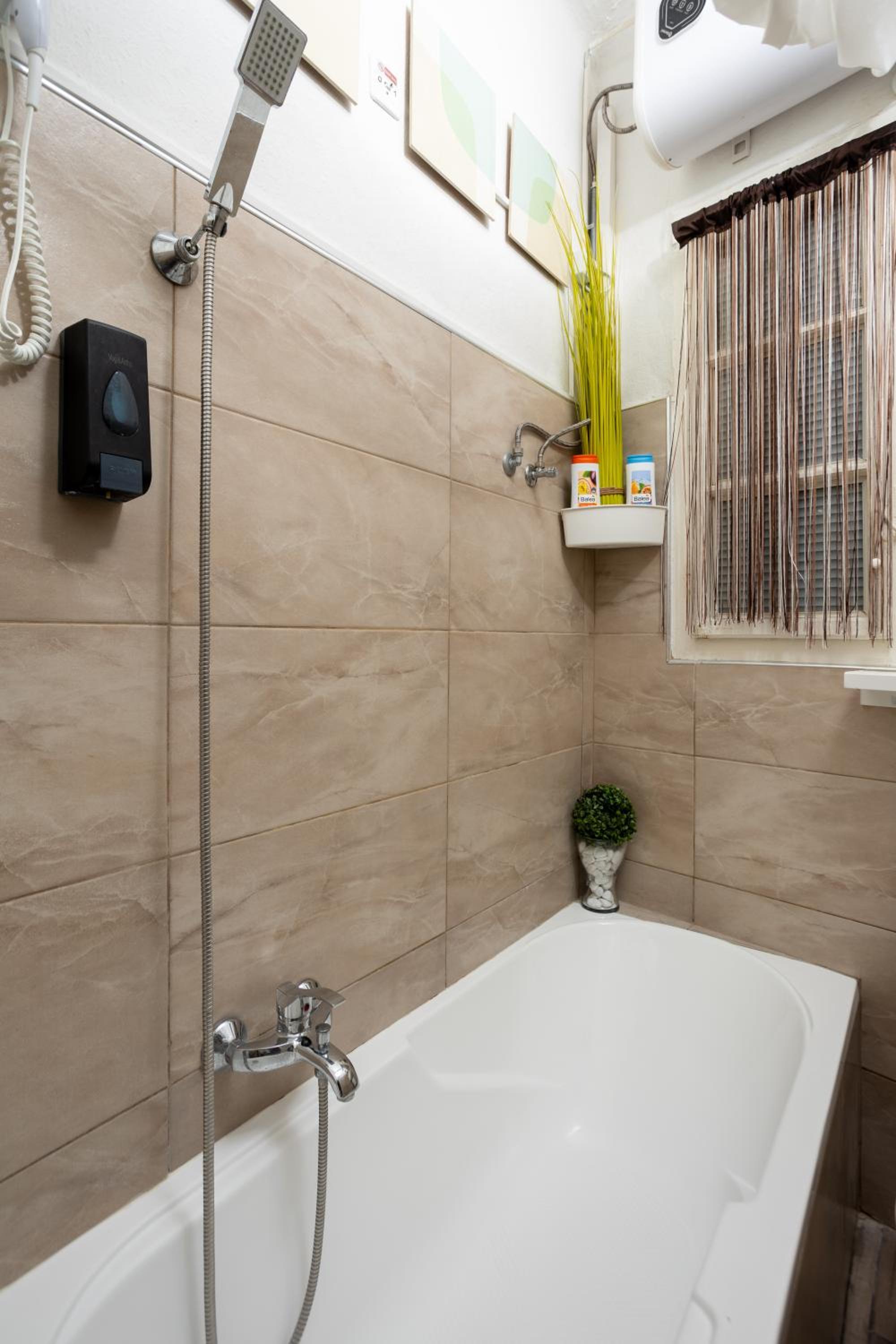 One-Bedroom Apartment - Photo 85