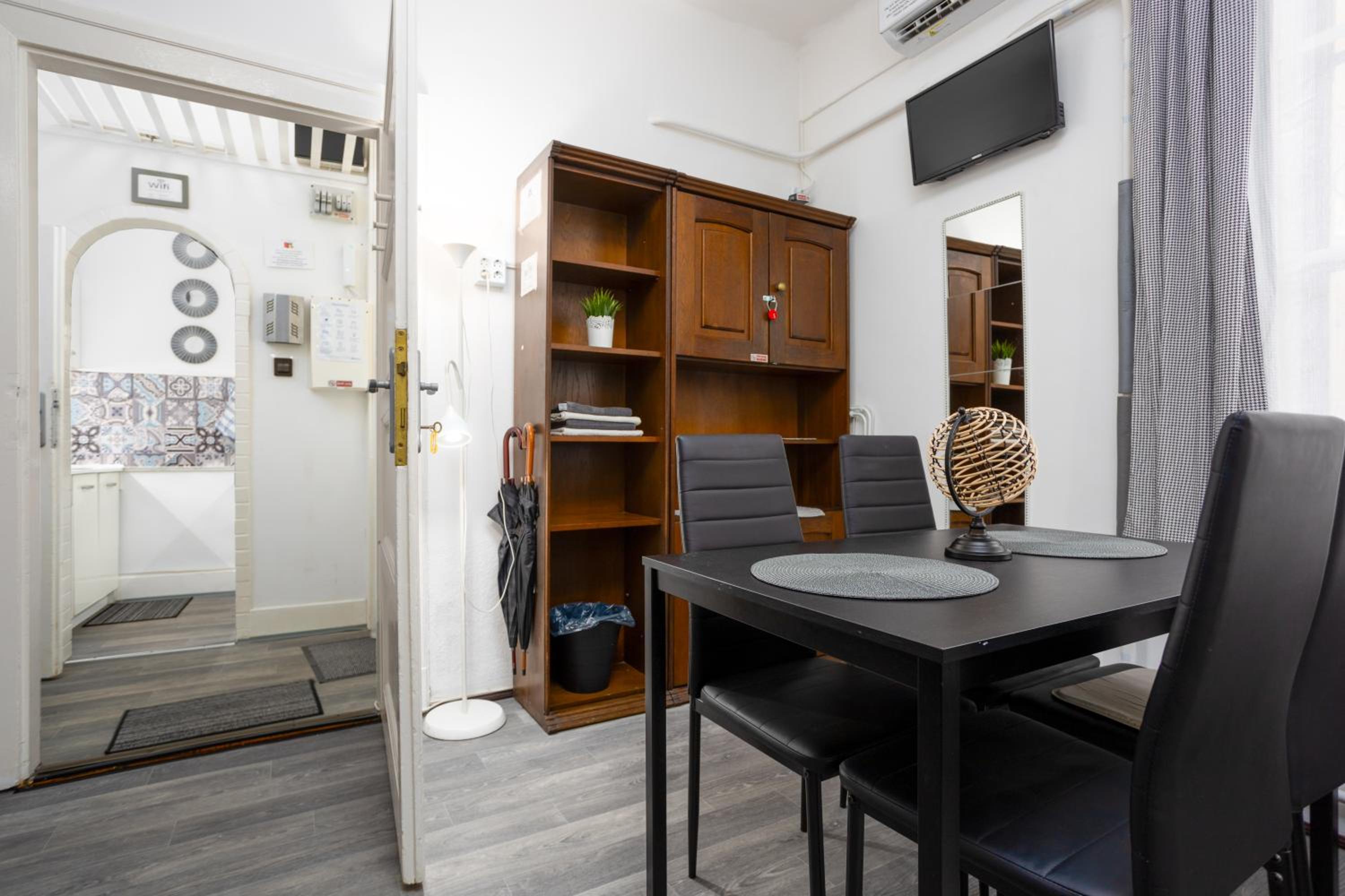 One-Bedroom Apartment - Photo 77