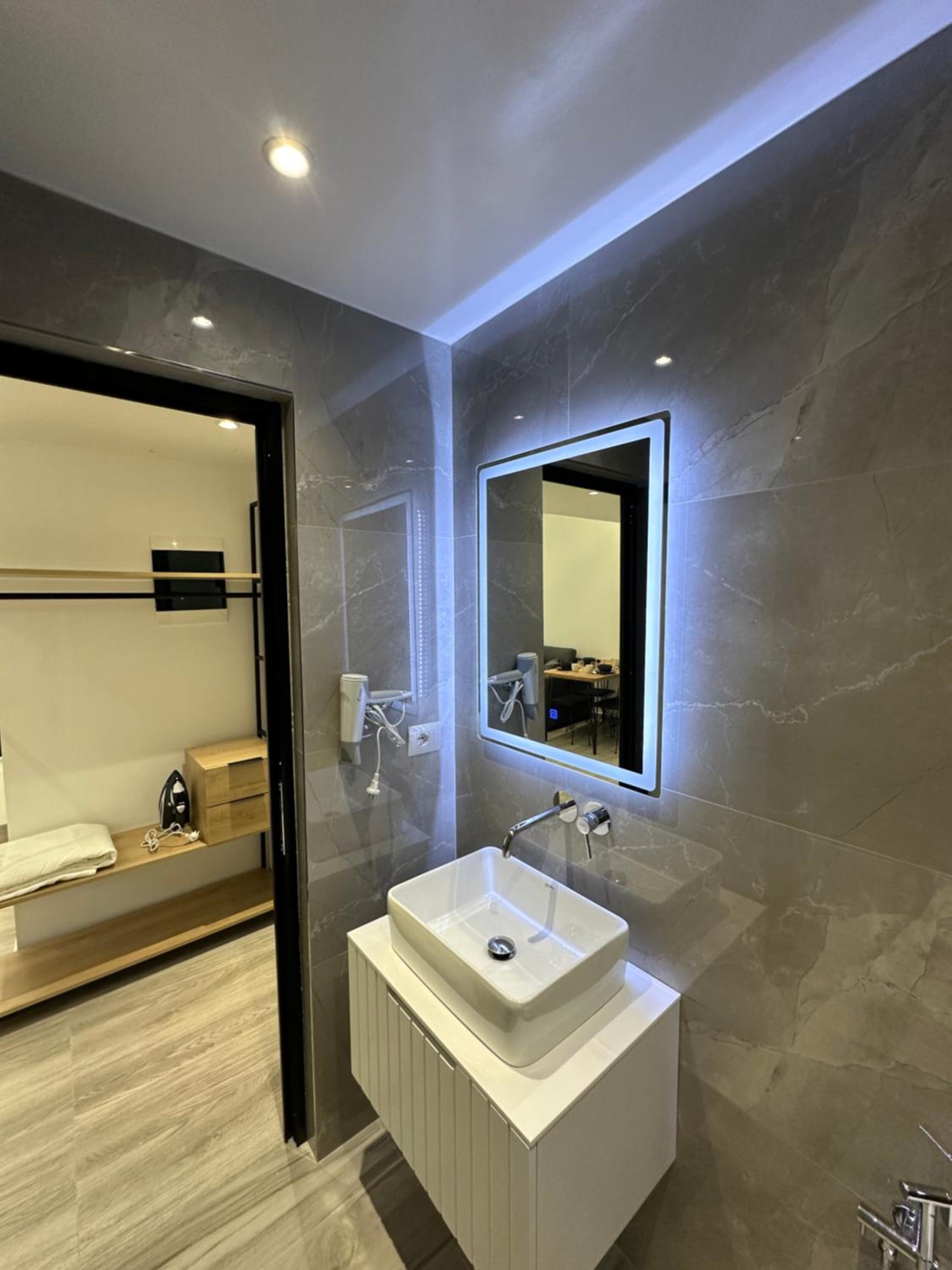 One-Bedroom Apartment with Sea View and Balcony