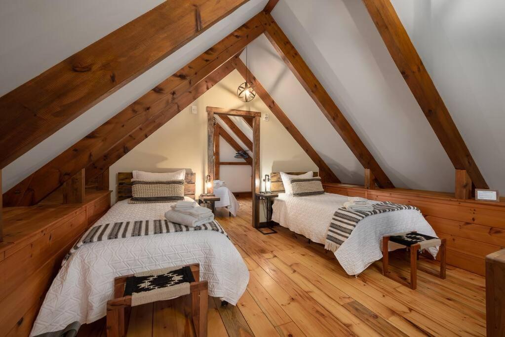 Six-Bedroom House photo 1