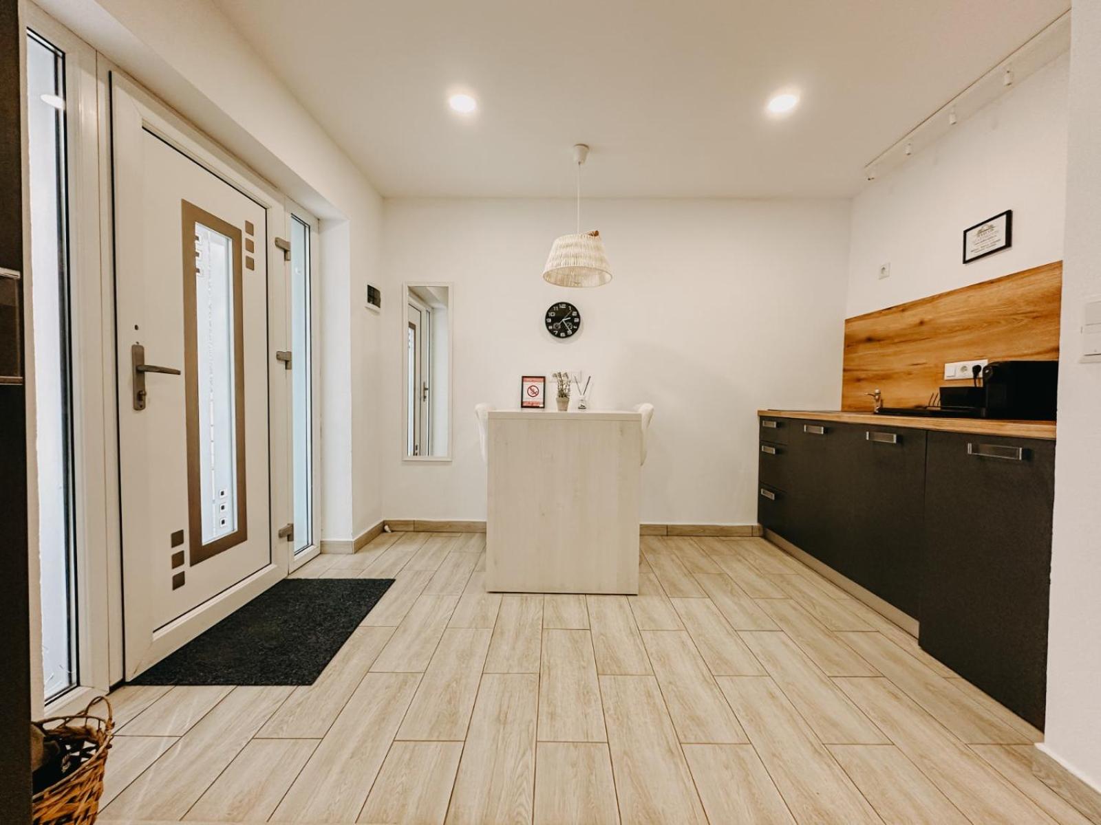 Studio with Terrace - Photo 32