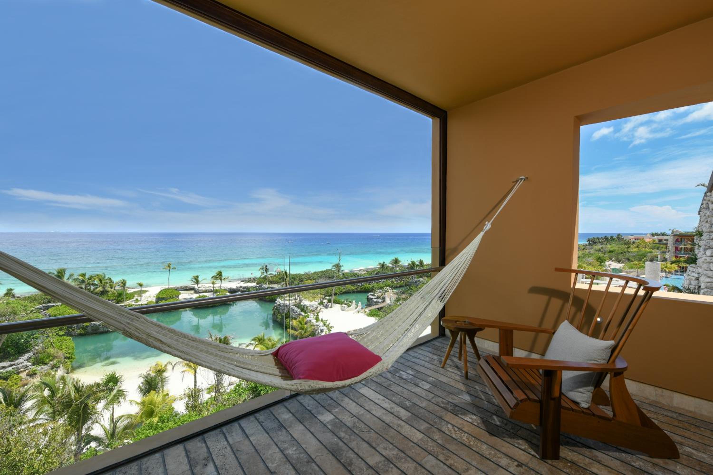 Junior Suite Ocean Front thumbnail 6