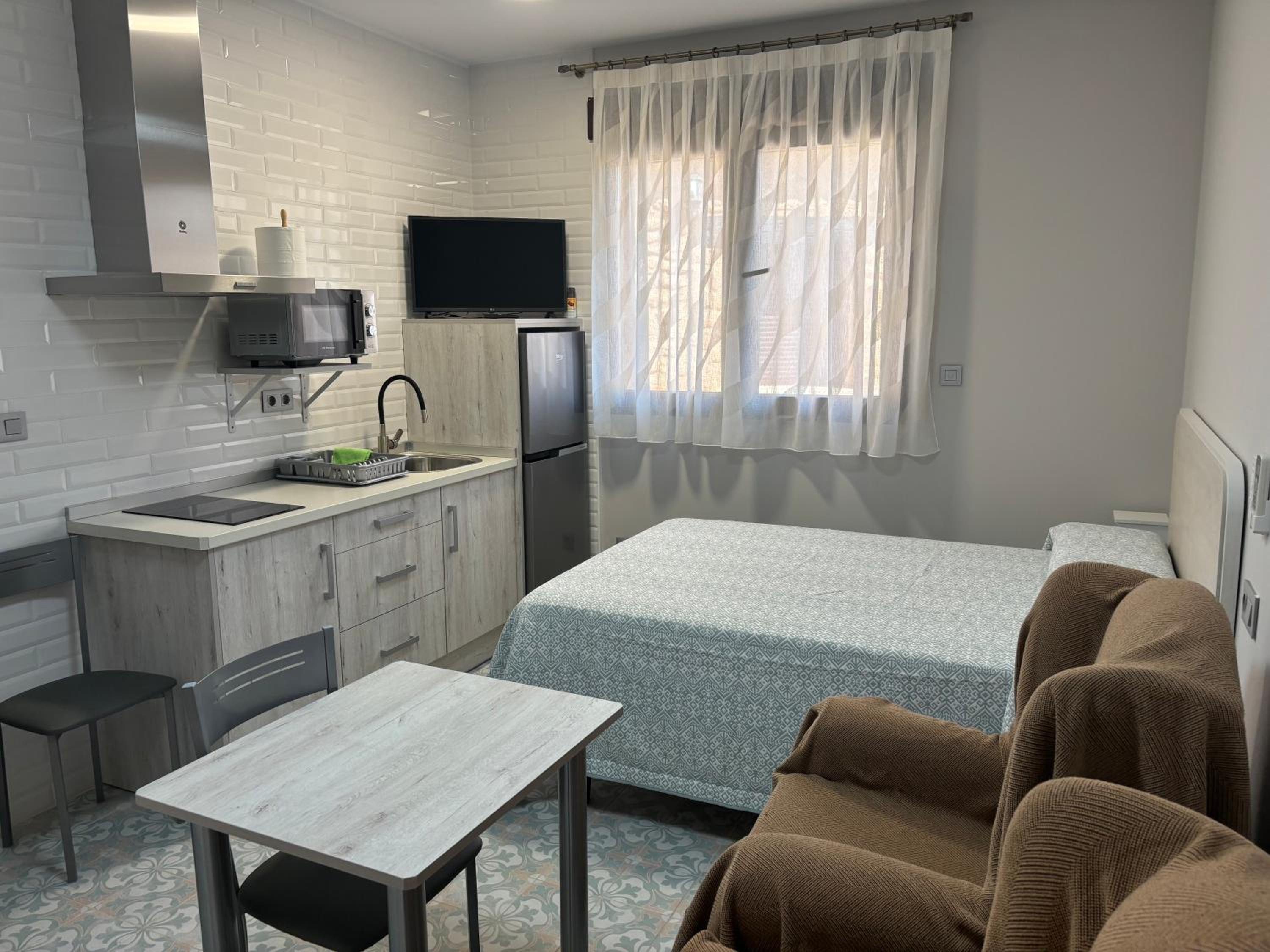 Double Room - Photo 16