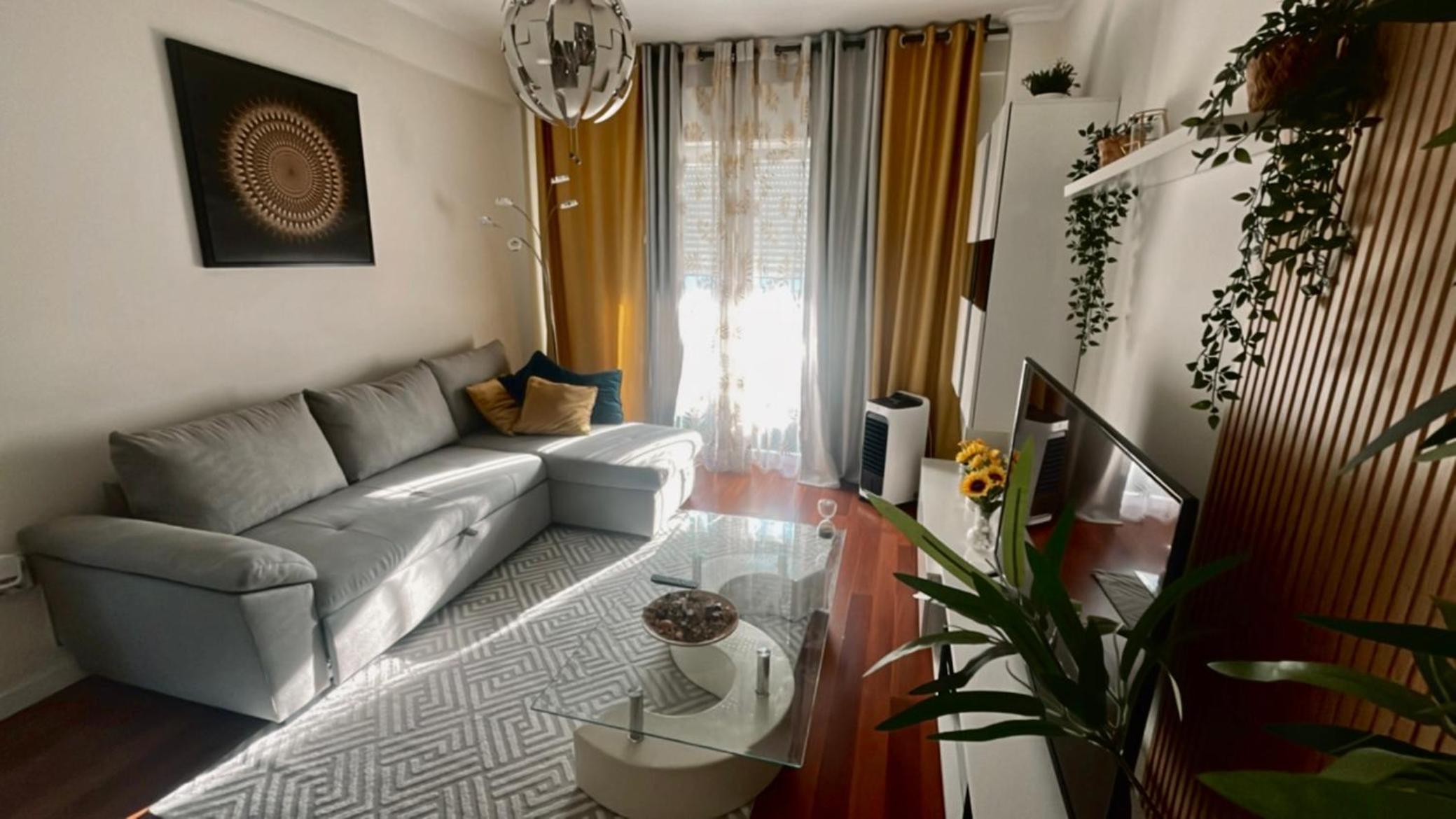 One-Bedroom Apartment - Photo 1