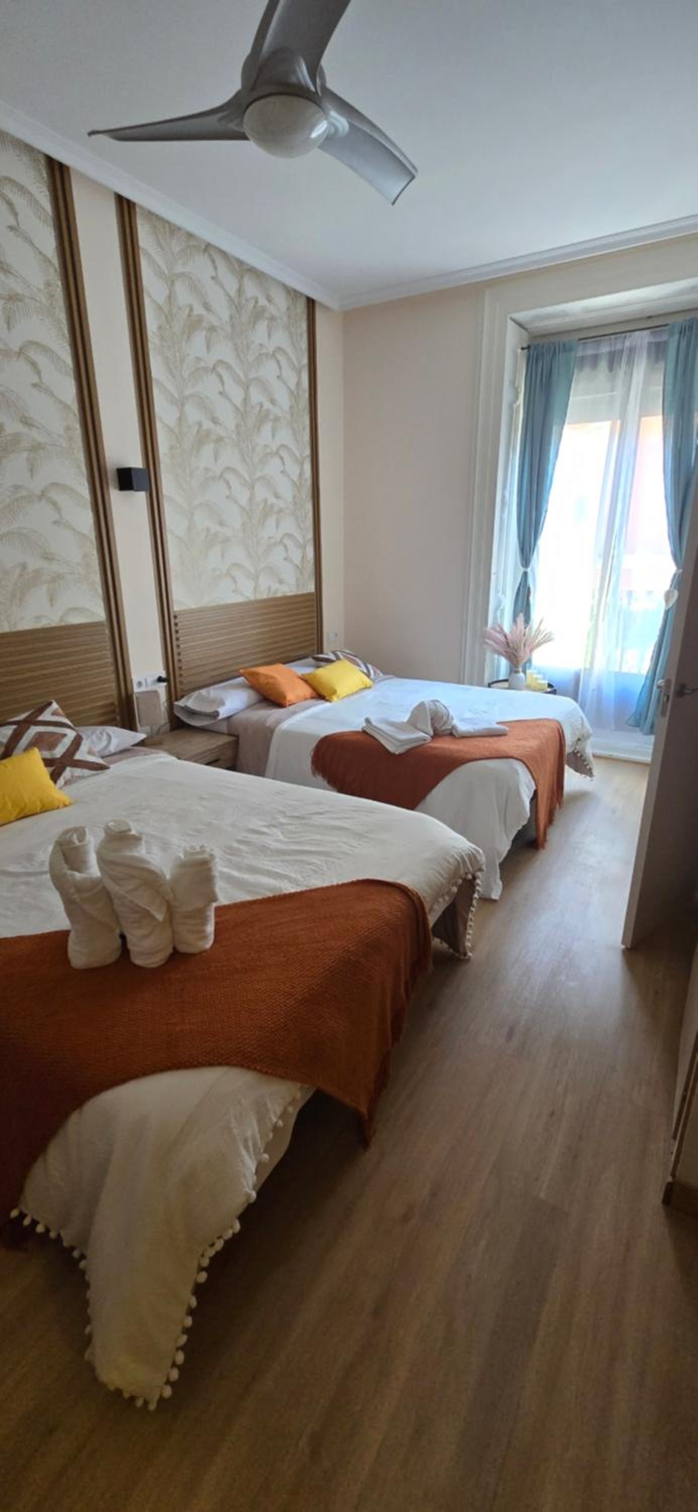 Quadruple Room with Private Bathroom - Photo 6