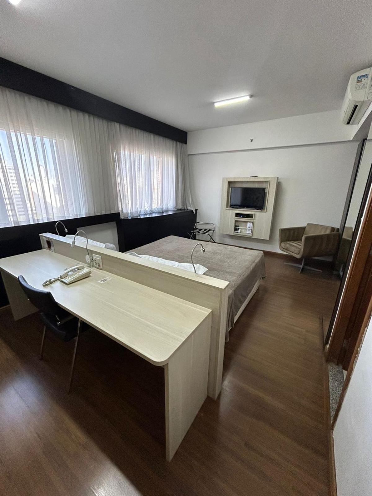 Deluxe Queen Suite