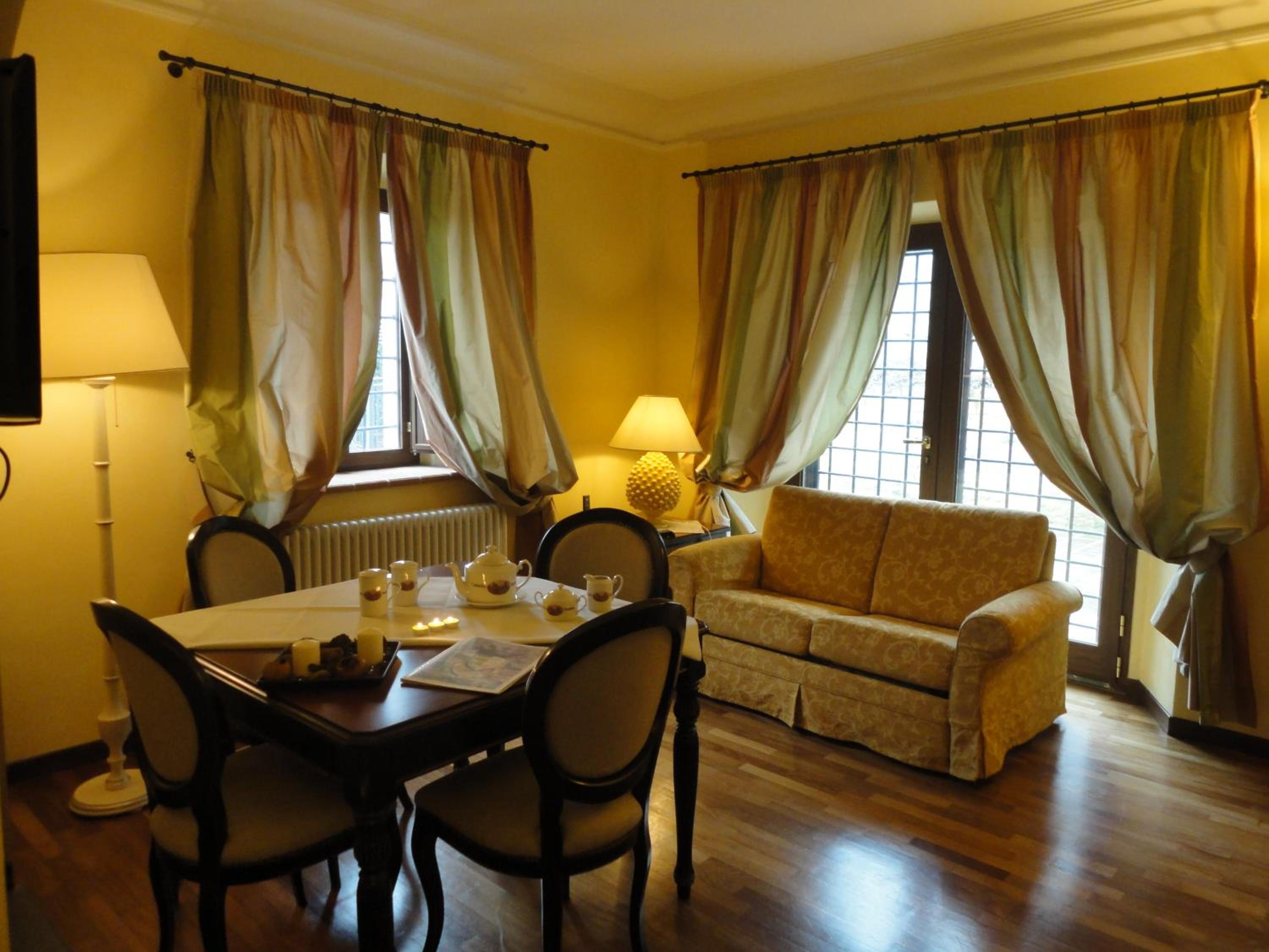 One-Bedroom Apartment photo 2