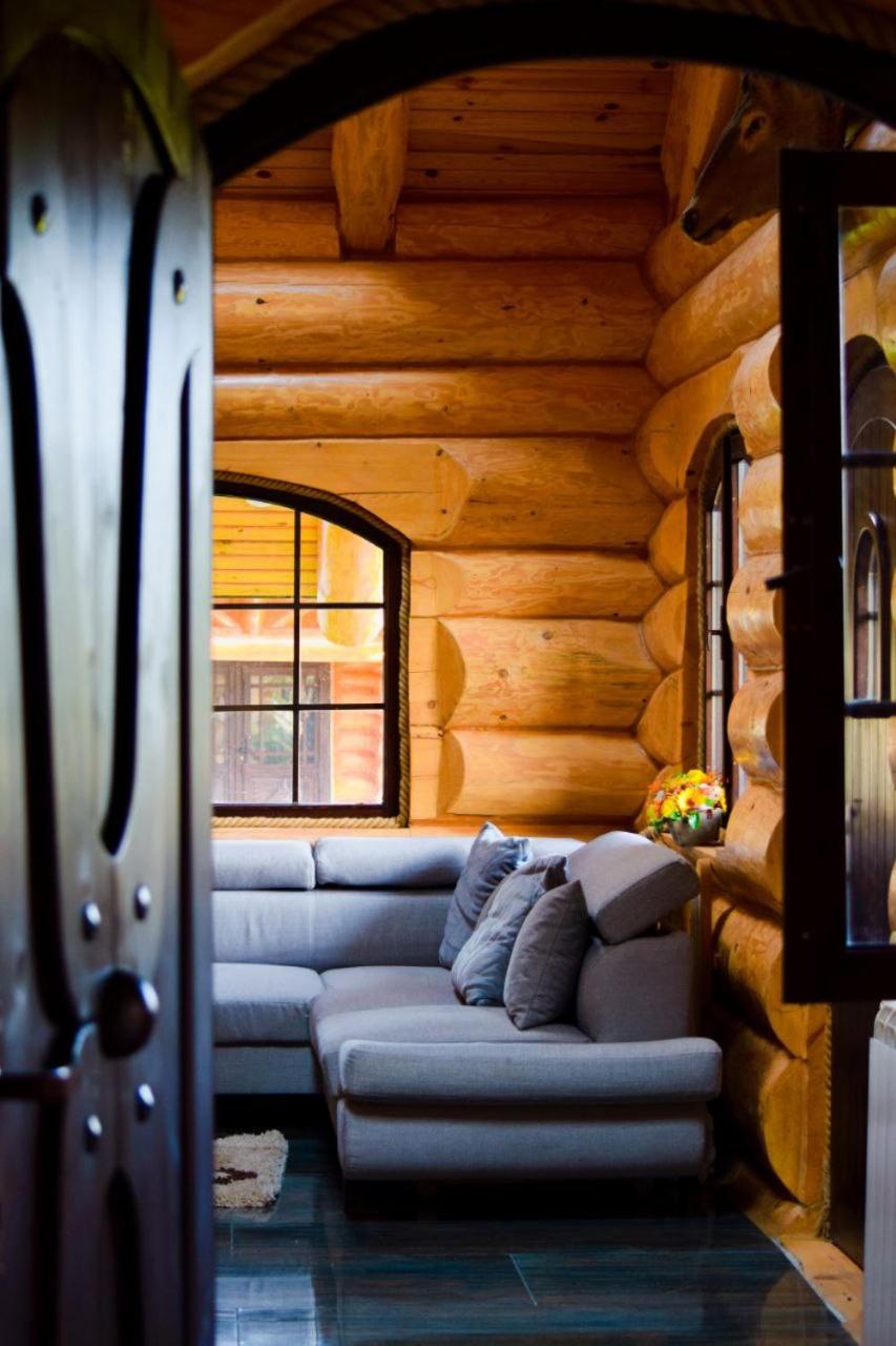 One-Bedroom House photo 1