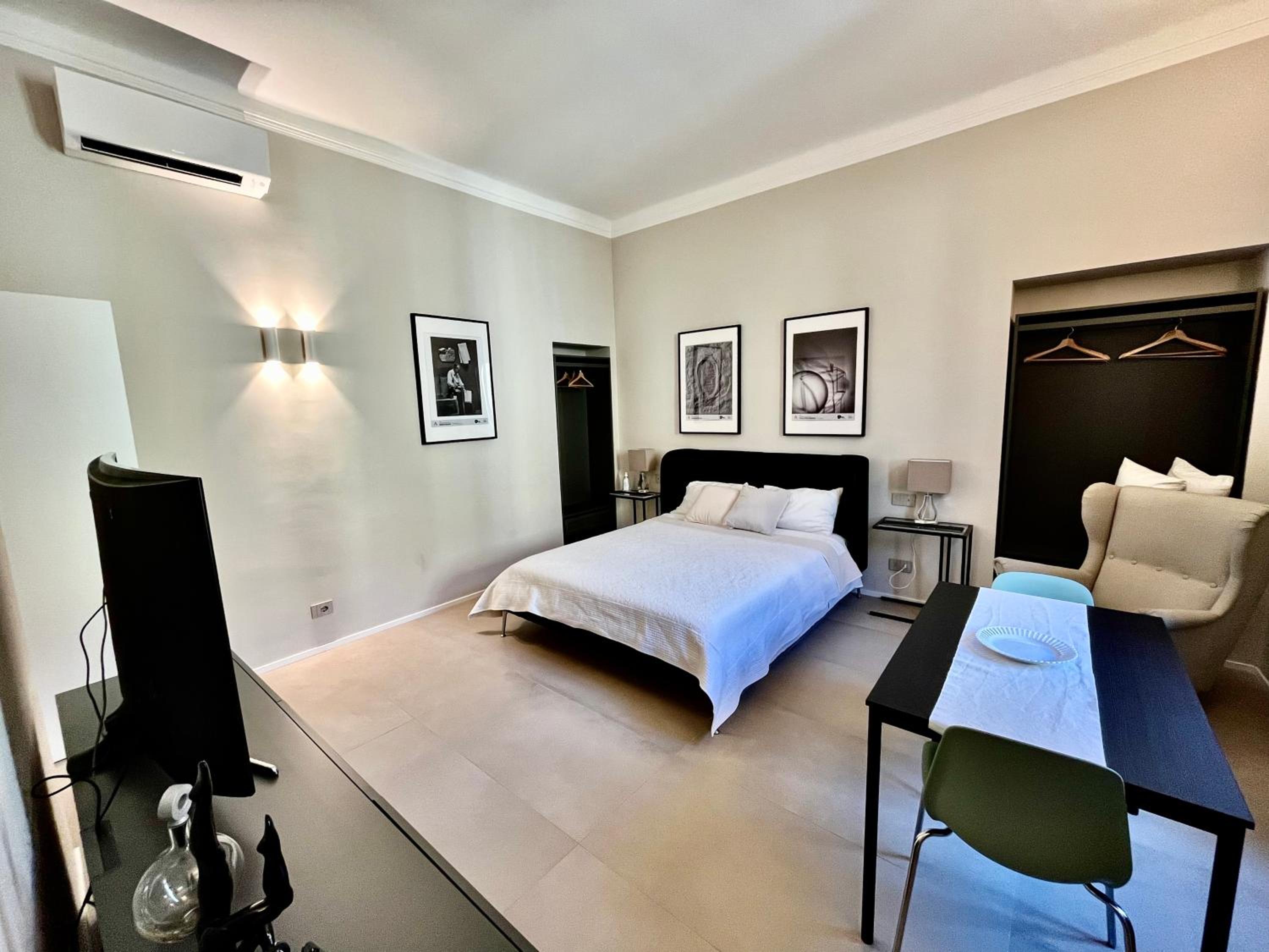 Deluxe Room (2 Adults + 1 Child)