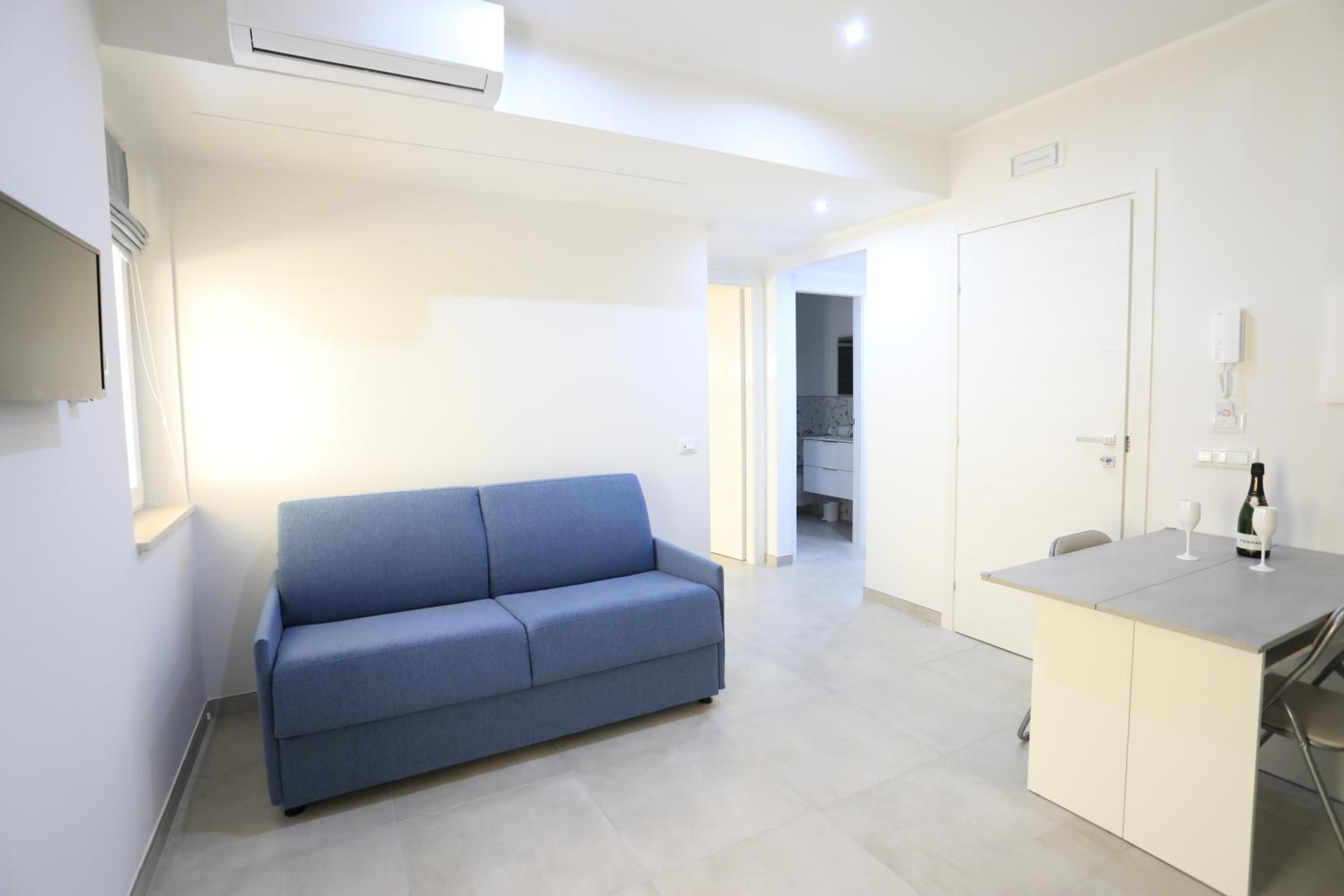 Deluxe One-Bedroom Apartment