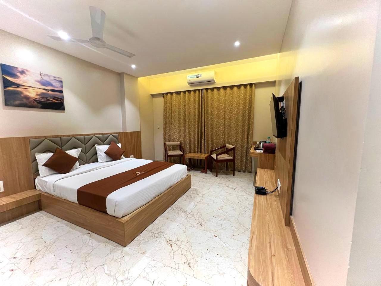 Deluxe Double Room- 984 foot from Temple  photo 3