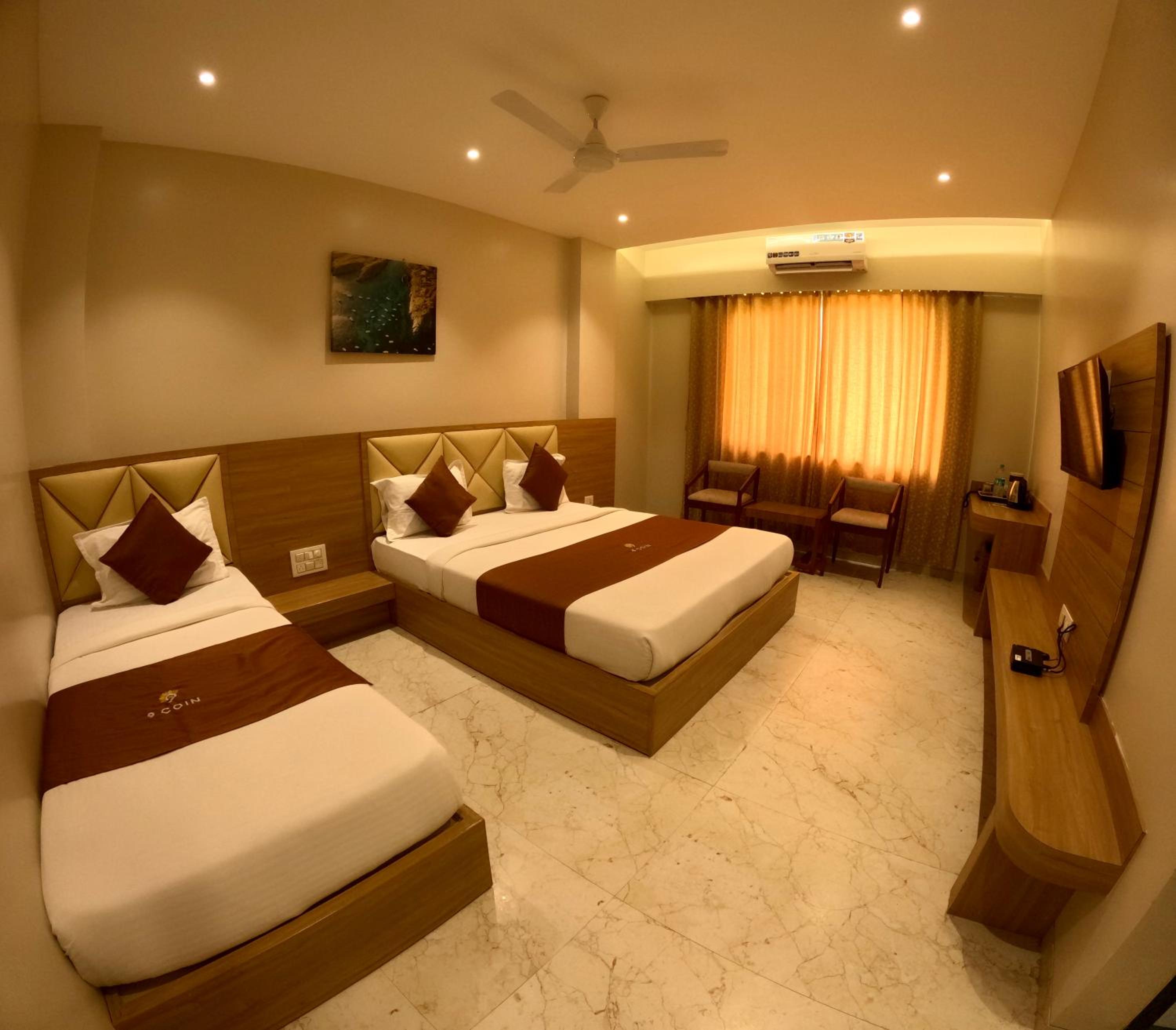 Deluxe Triple Room- 984 foot from Temple  photo 1