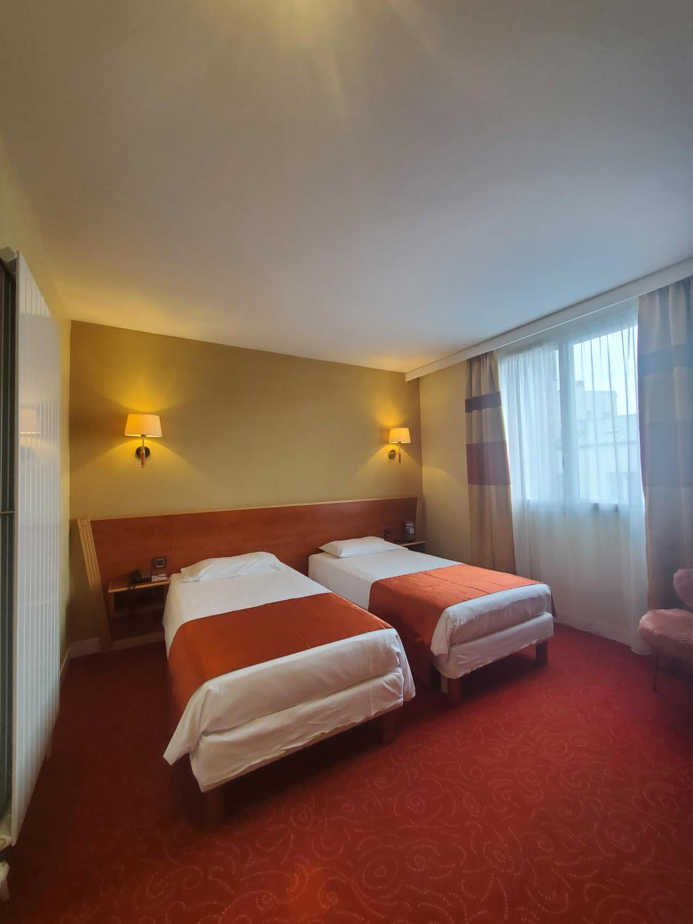 Twin Room - Photo 1
