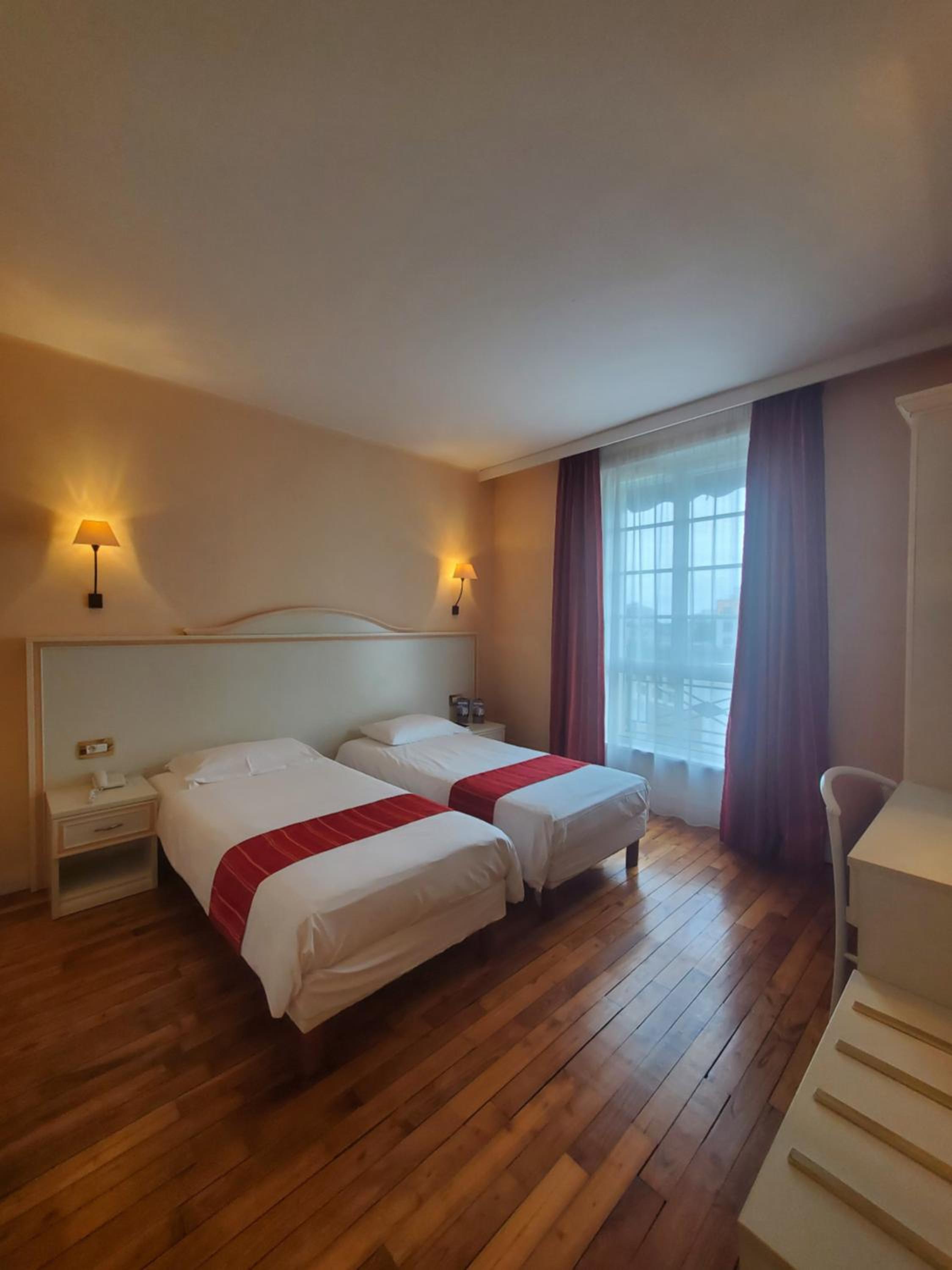 Twin Room - Photo 5