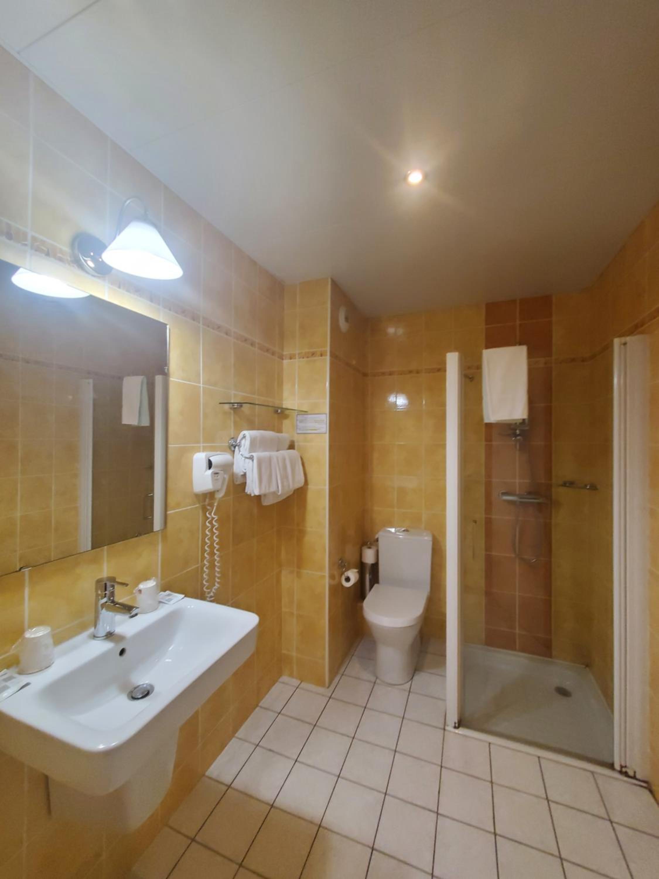 Double Room - Photo 11