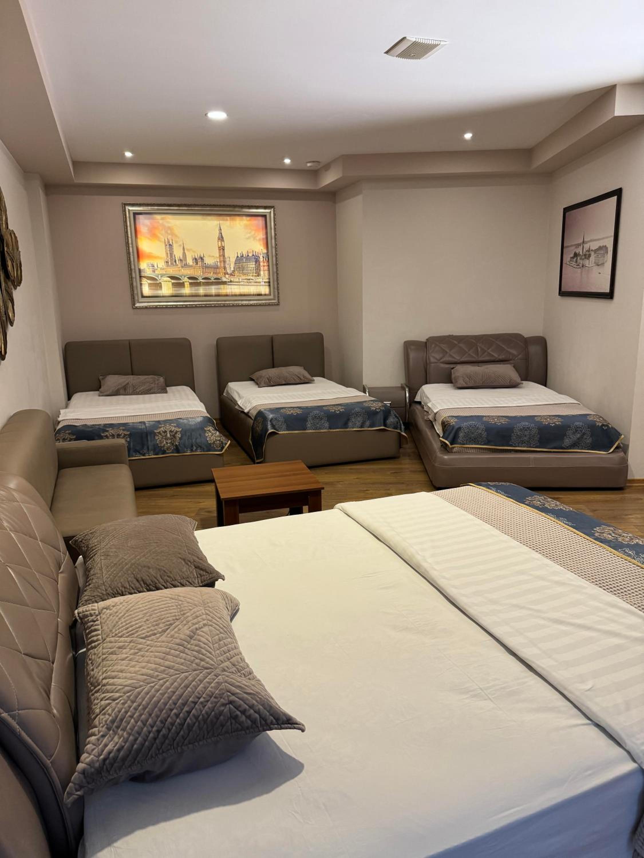 Deluxe Family Room