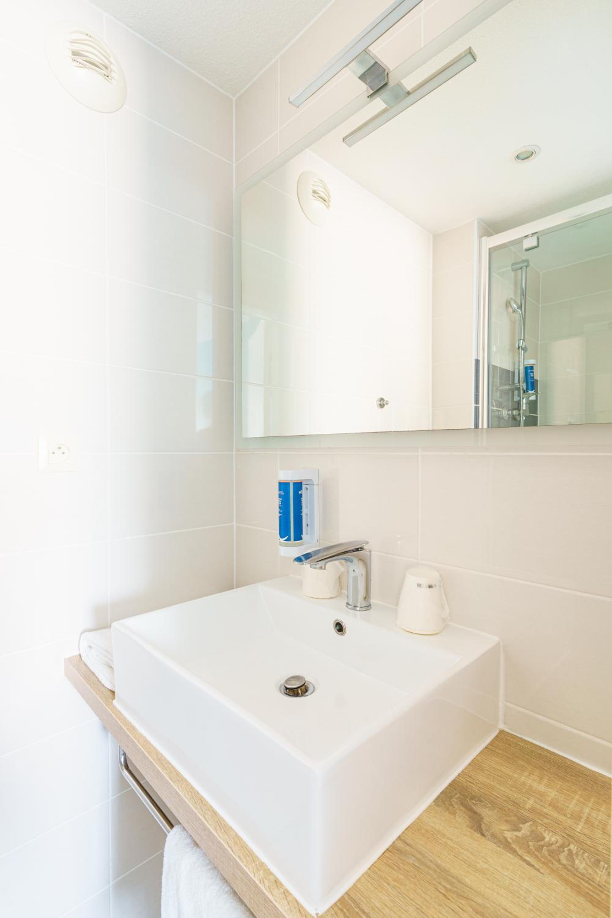 Double Room - Photo 11