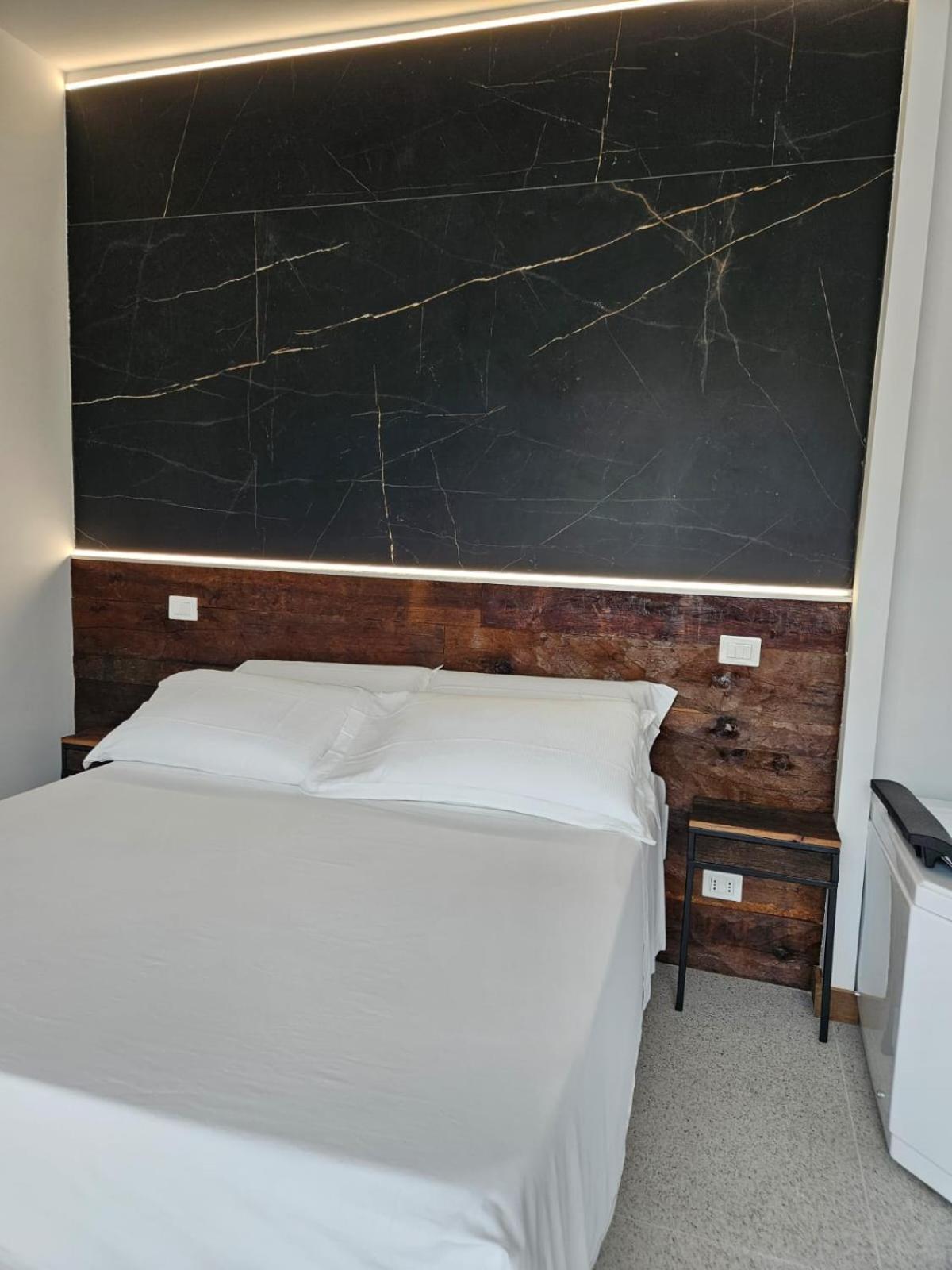 Queen Room with Spa Bath