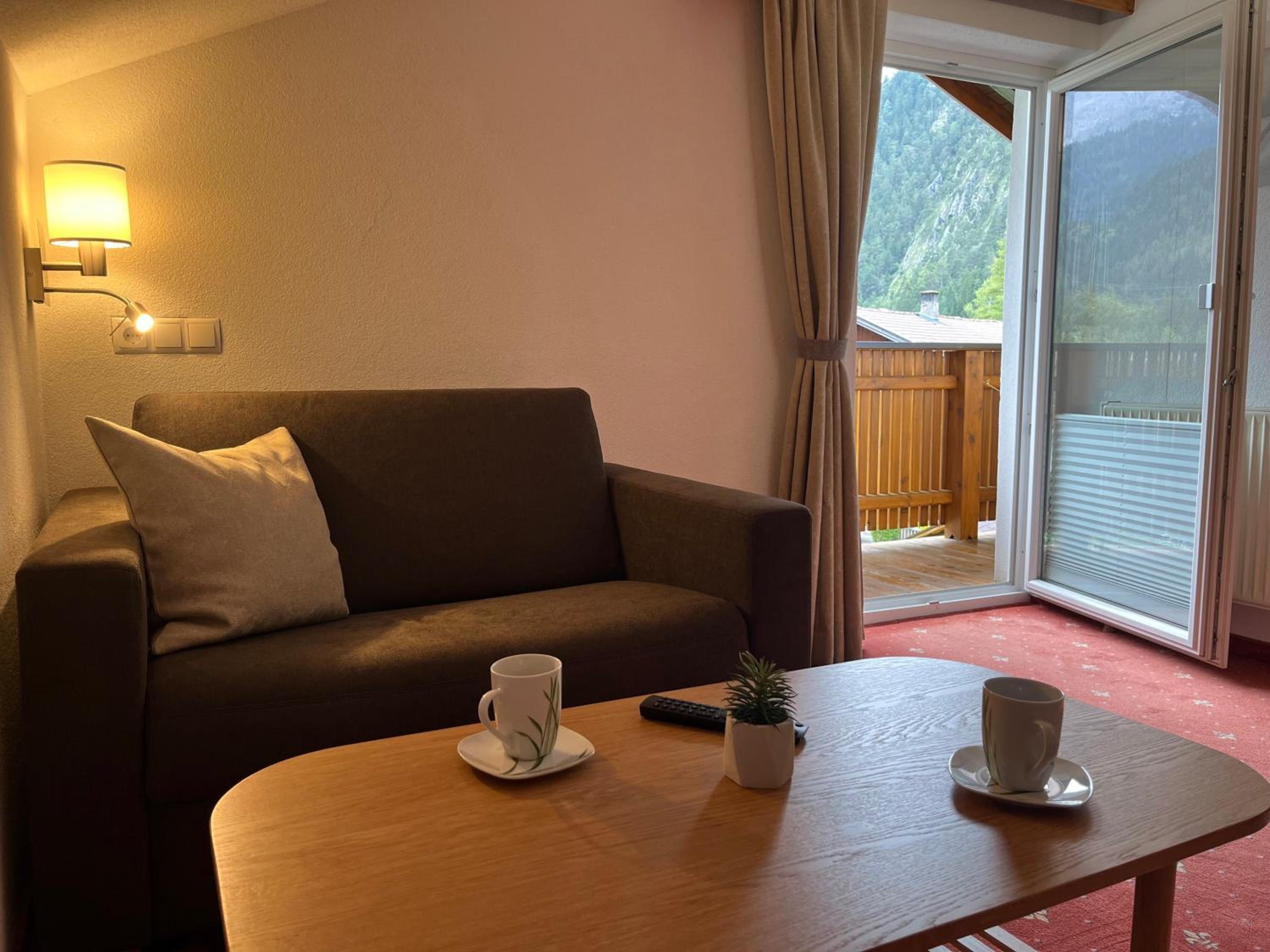 Standard Twin Room with Mountain View photo 1