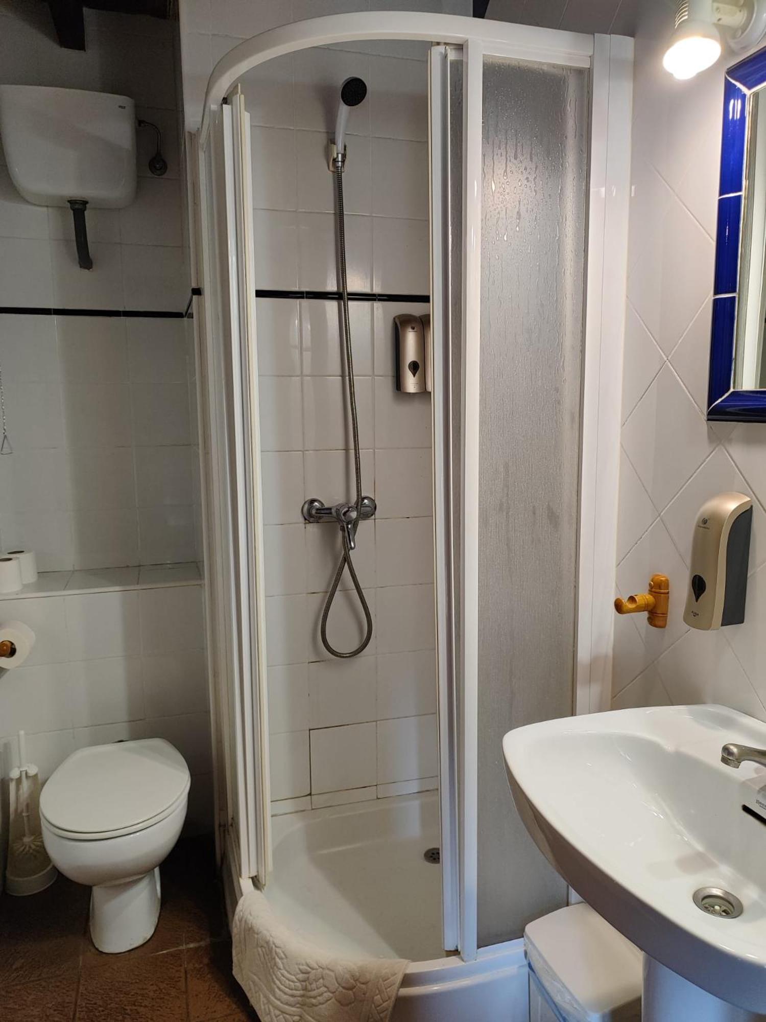 Quadruple Room - Photo 6