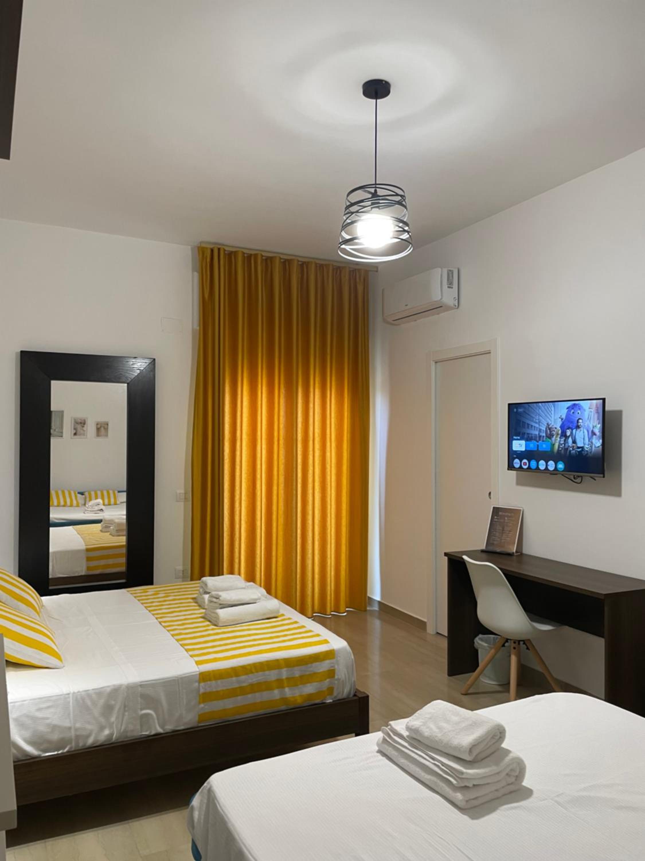 Deluxe Quadruple Room - Photo 21
