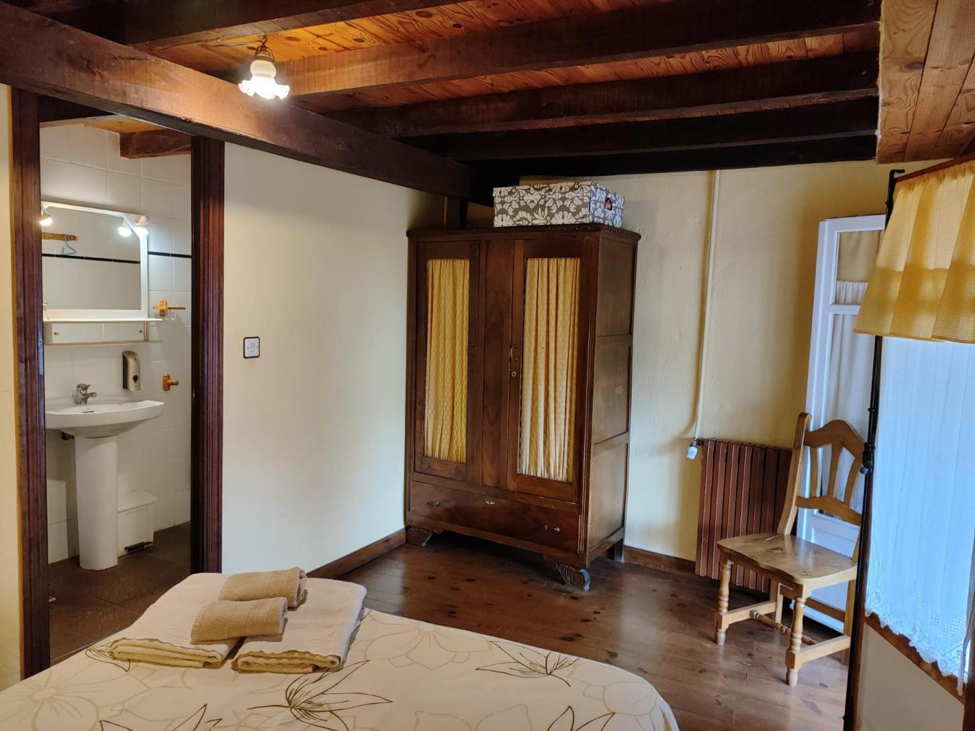 Double Room with Balcony - Photo 4