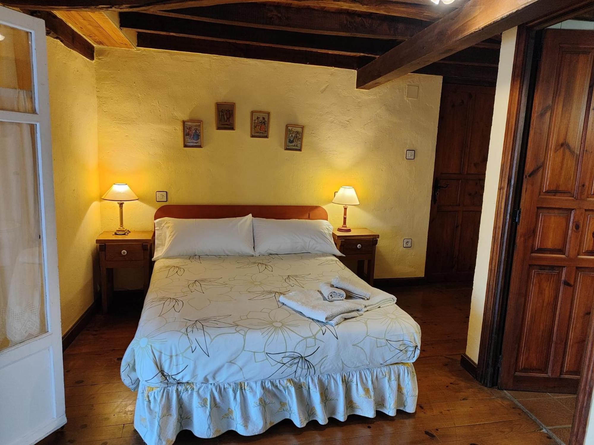 Double Room with Balcony - Photo 5
