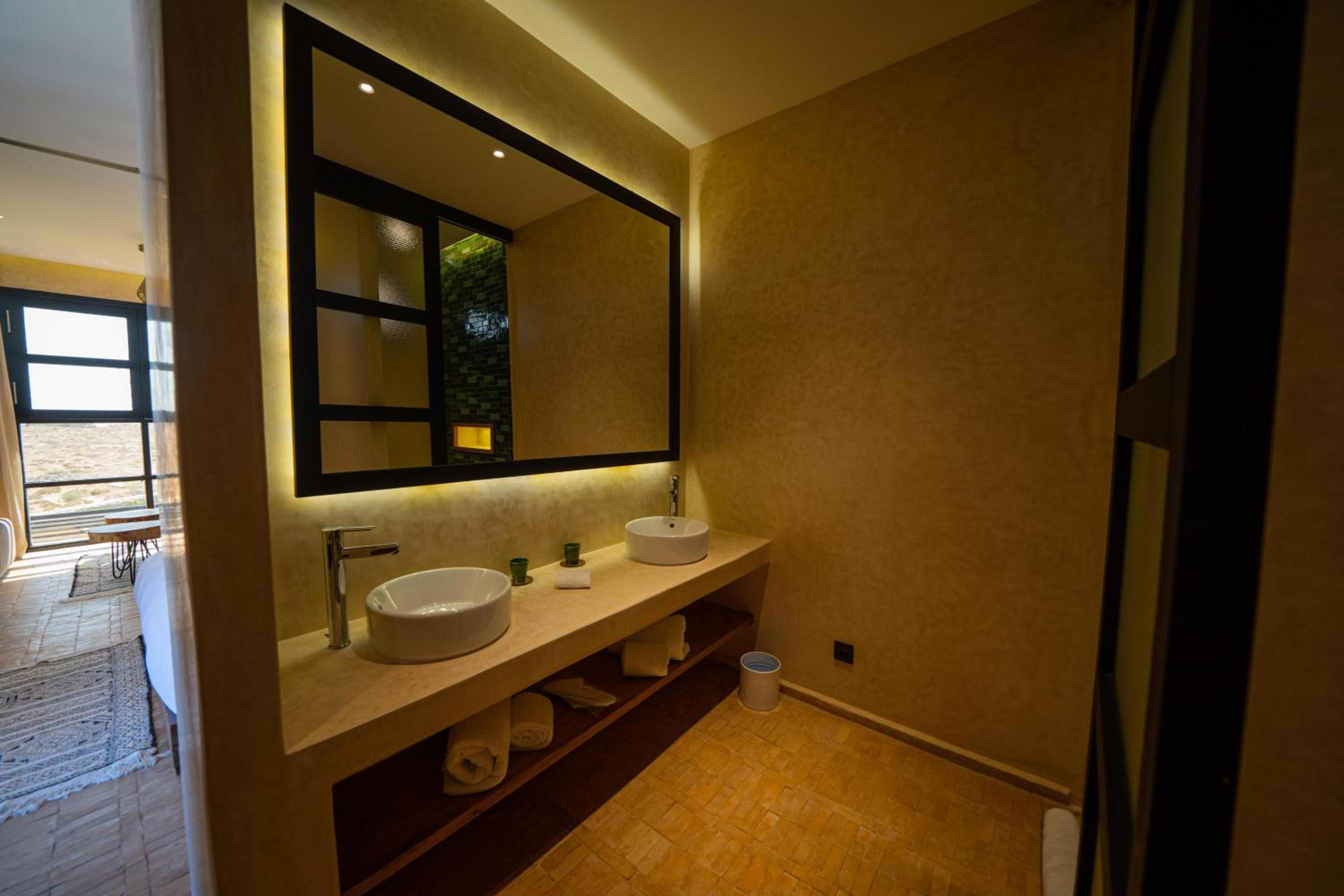 Junior Suite with Garden View - Photo 7