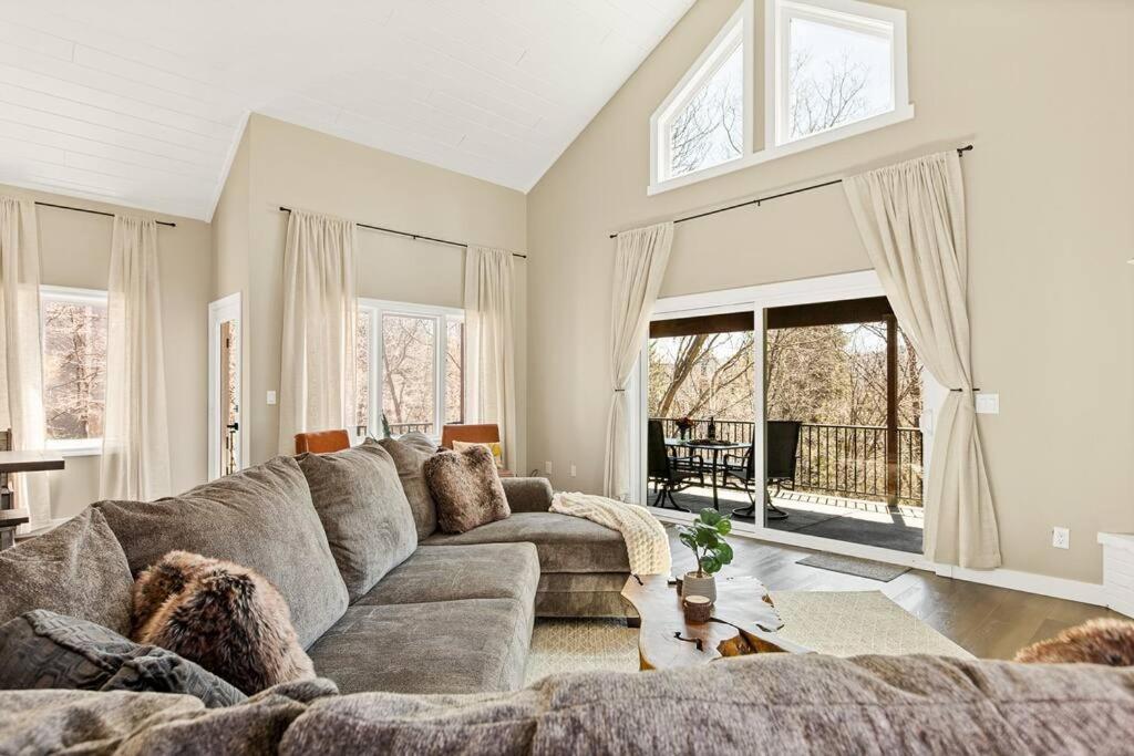 Six-Bedroom House photo 1
