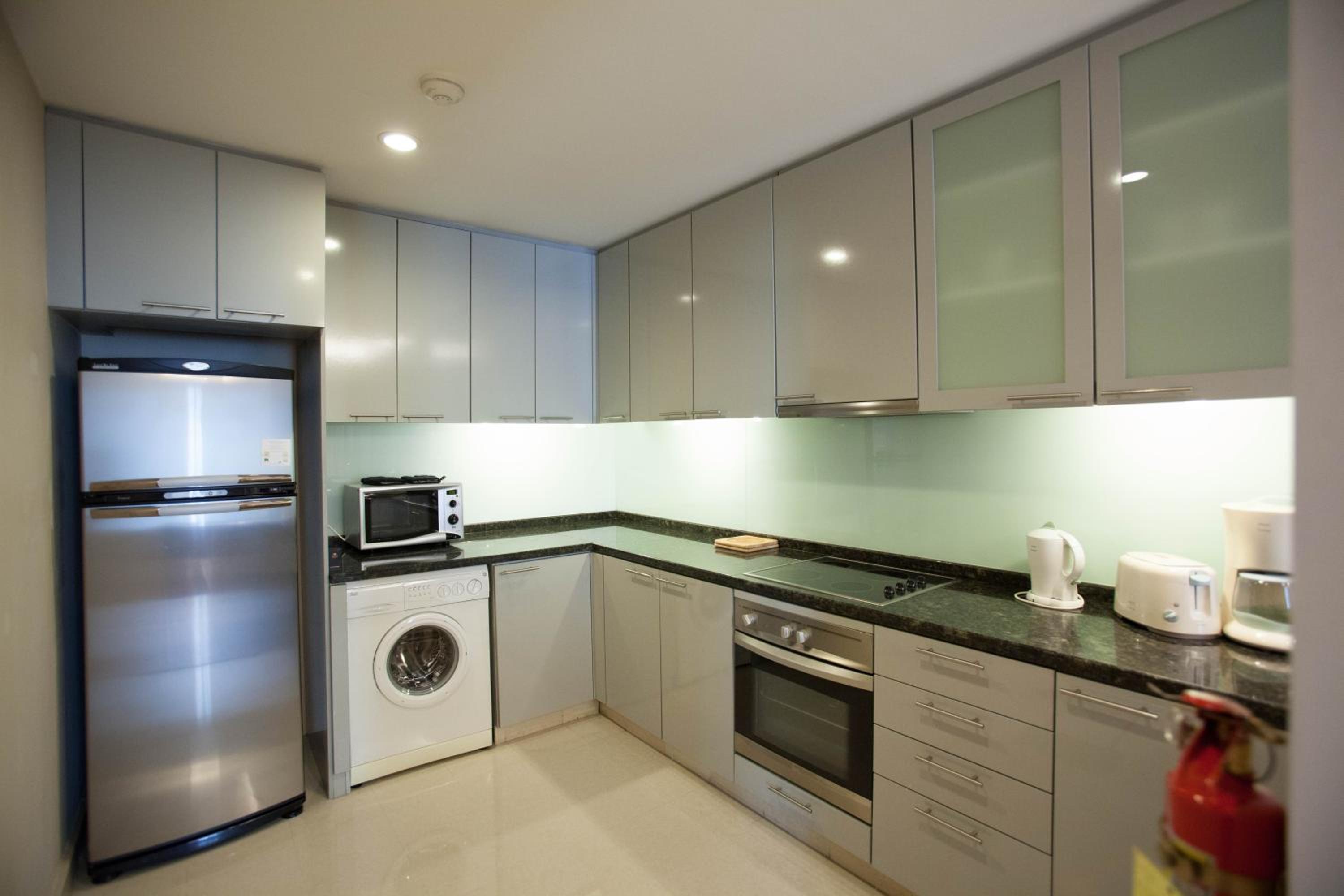 Executive One-Bedroom Apartment thumbnail 6